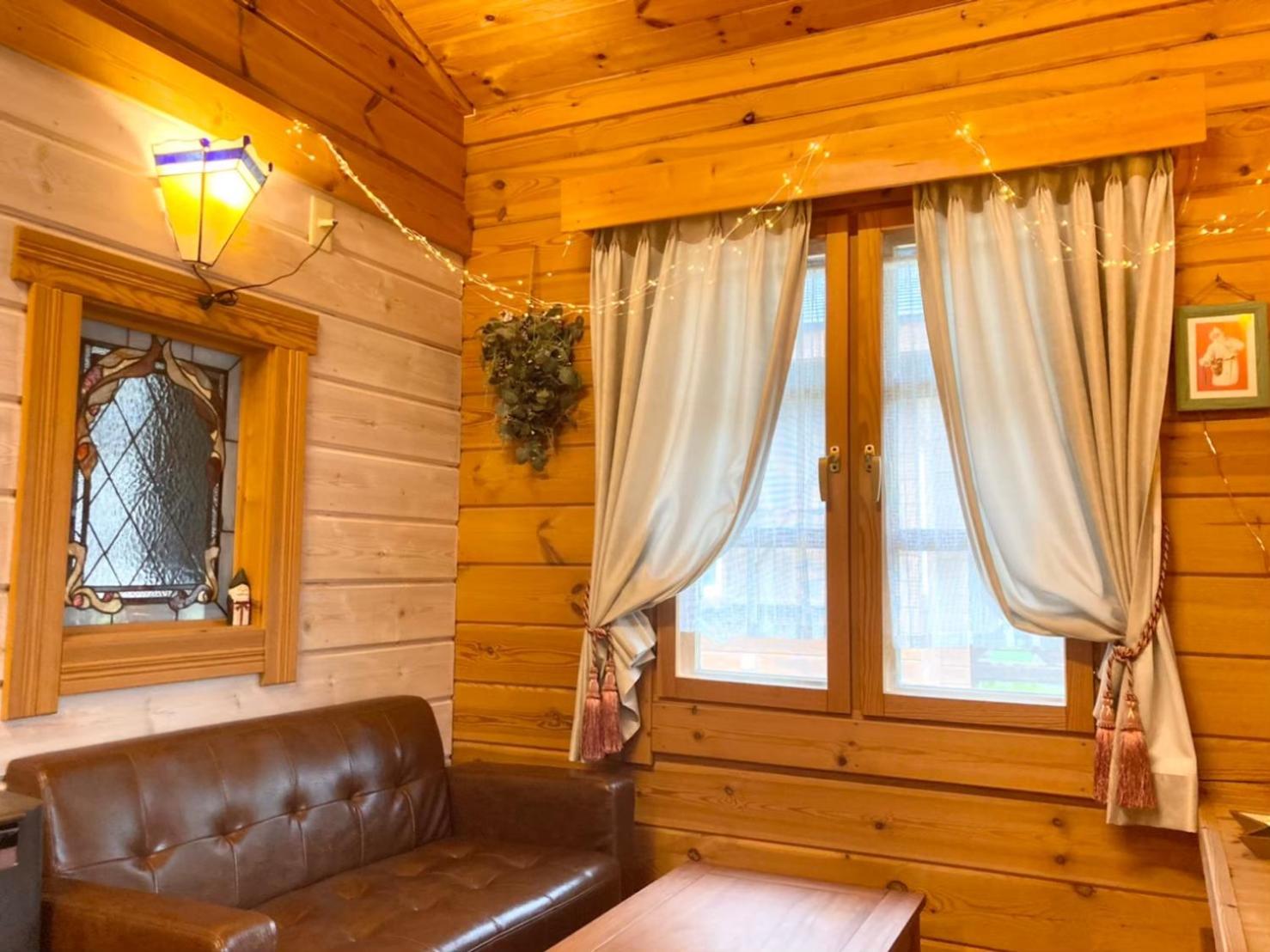 Christmas Cottage White (4 Adults)  - Photo 1