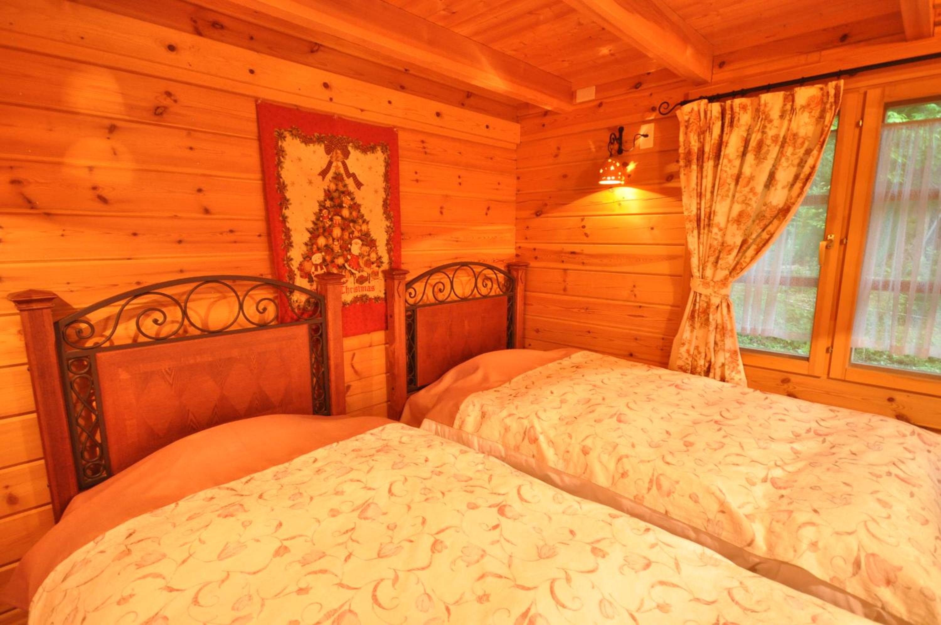 Christmas Cottage White (4 Adults)  - Photo 10