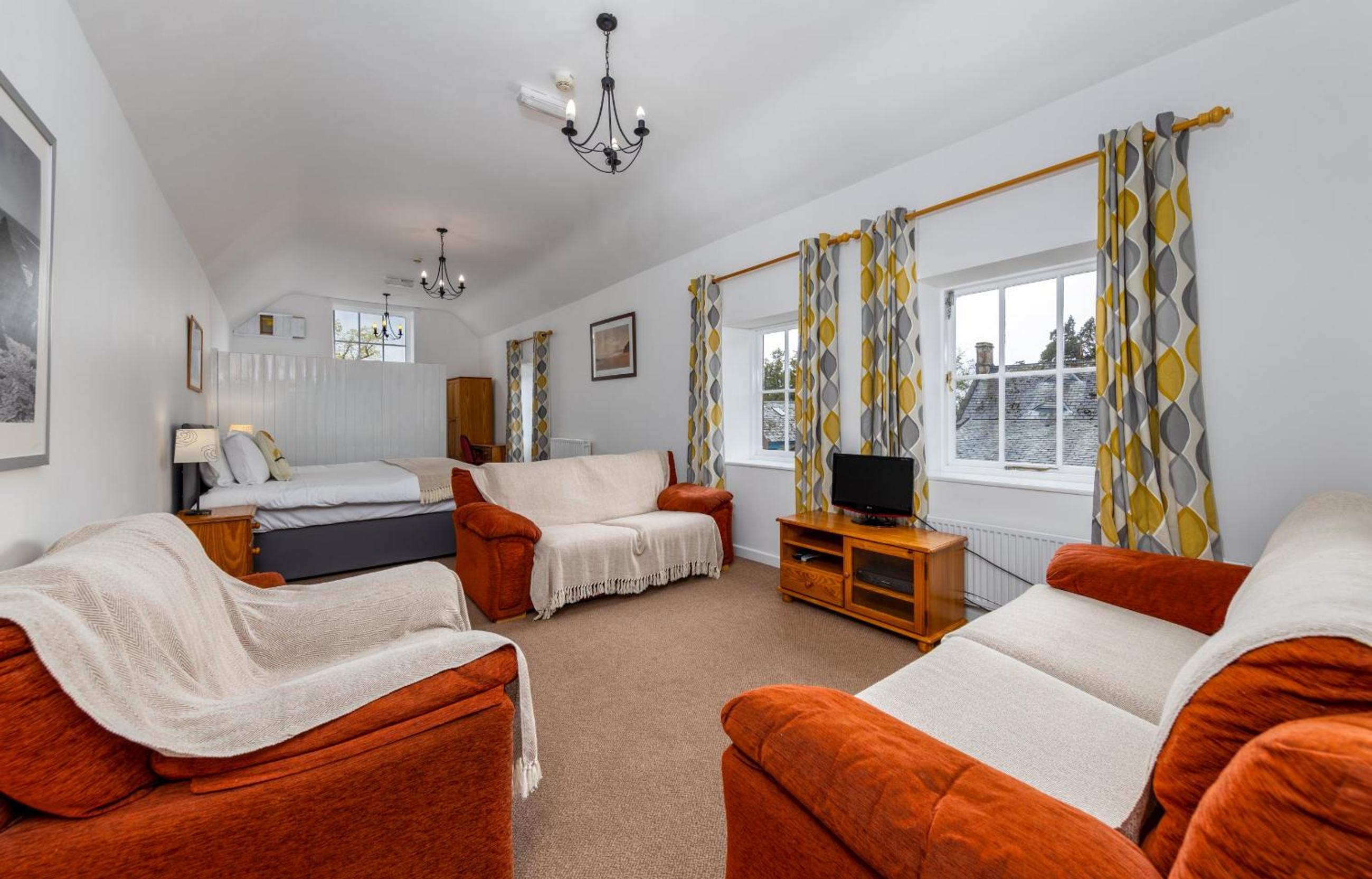 Suite - Photo 1