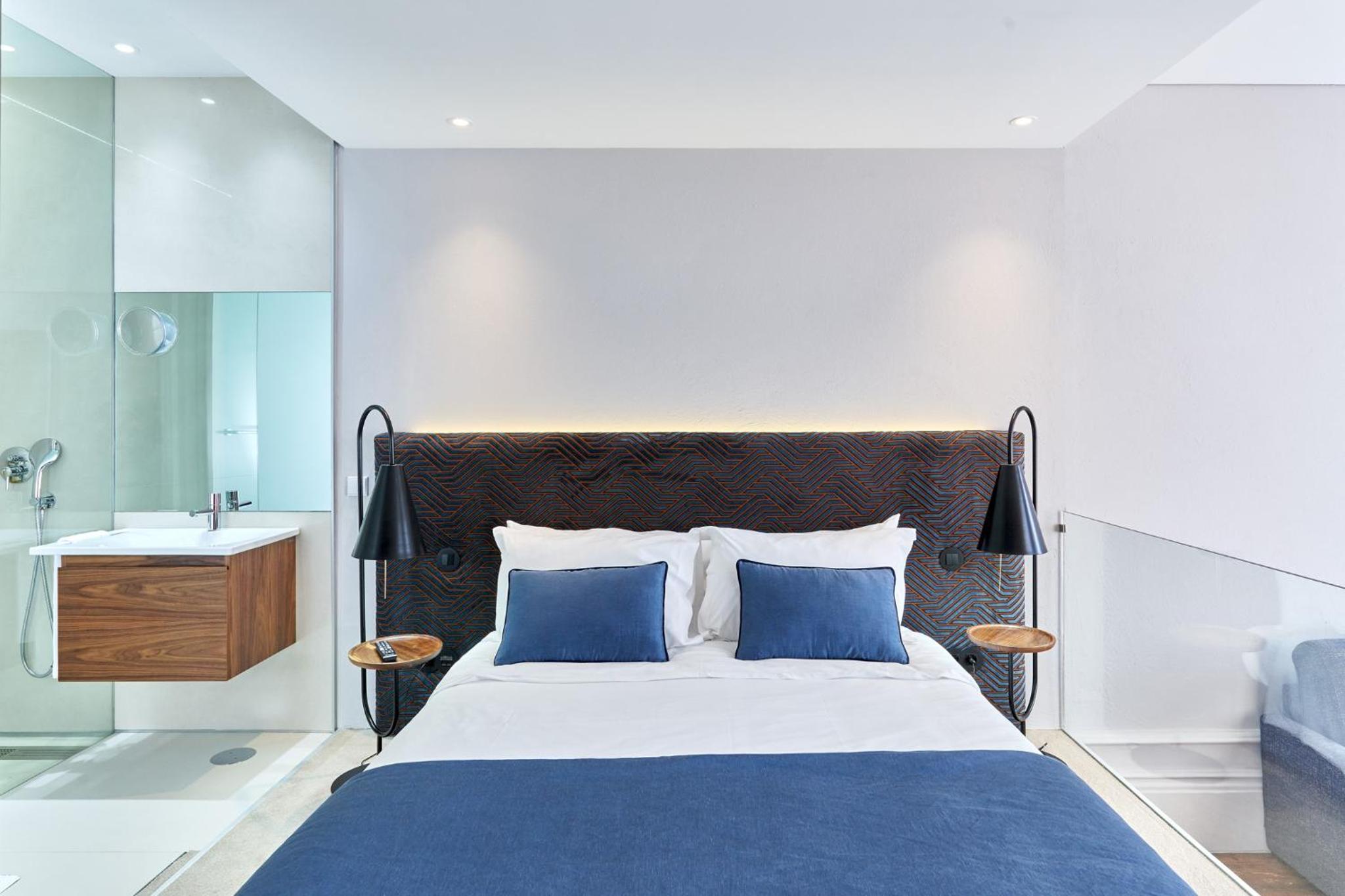 Double Room with Balcony - Photo 5