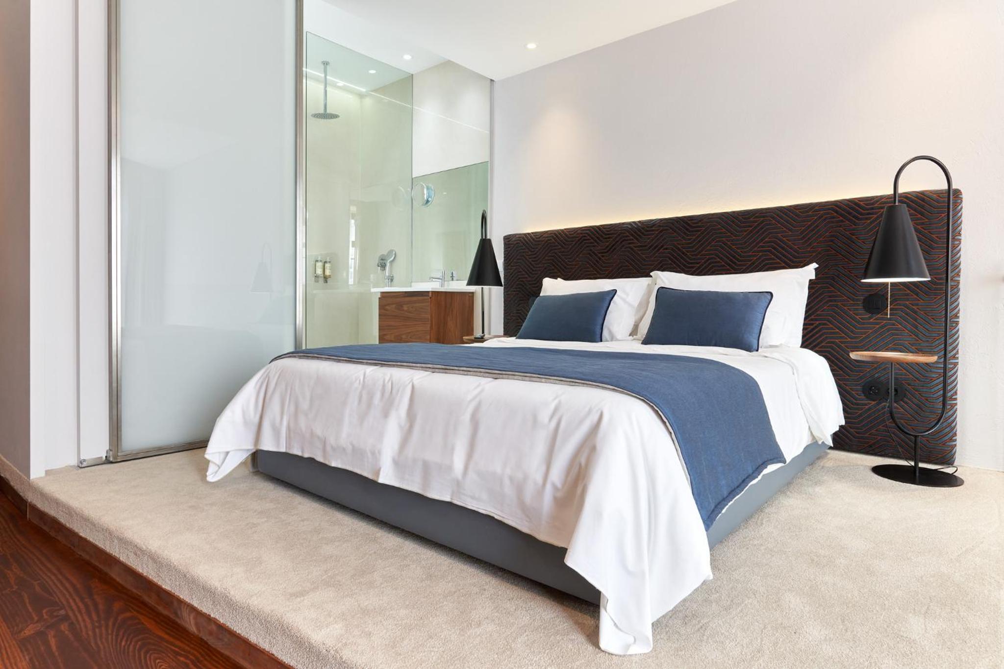 Double Room with Balcony - Photo 15