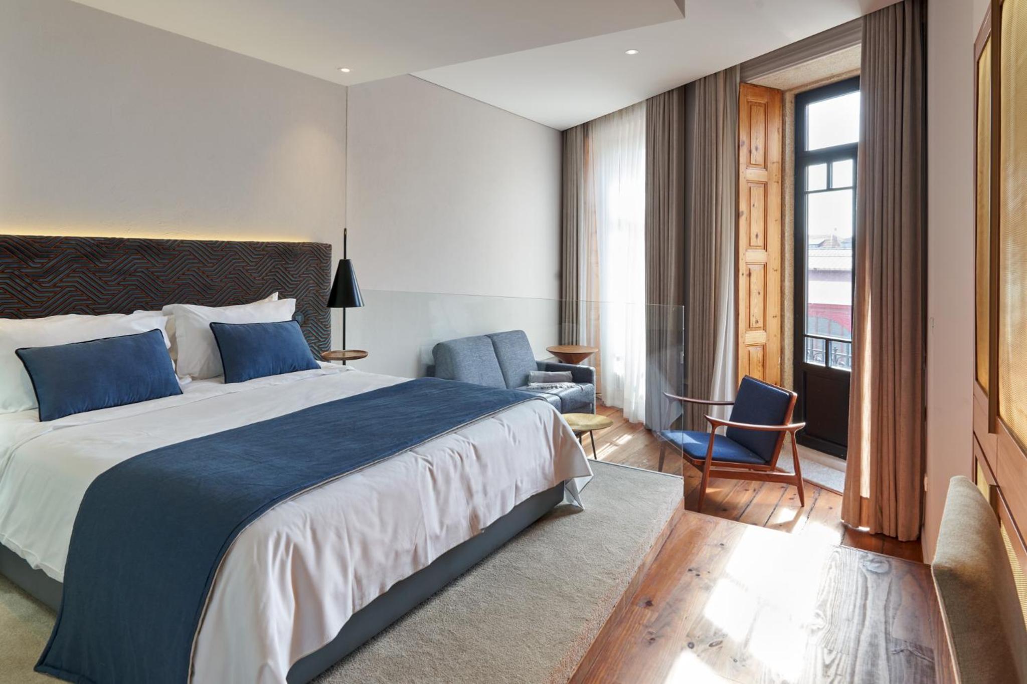 Double Room with Balcony - Photo 3