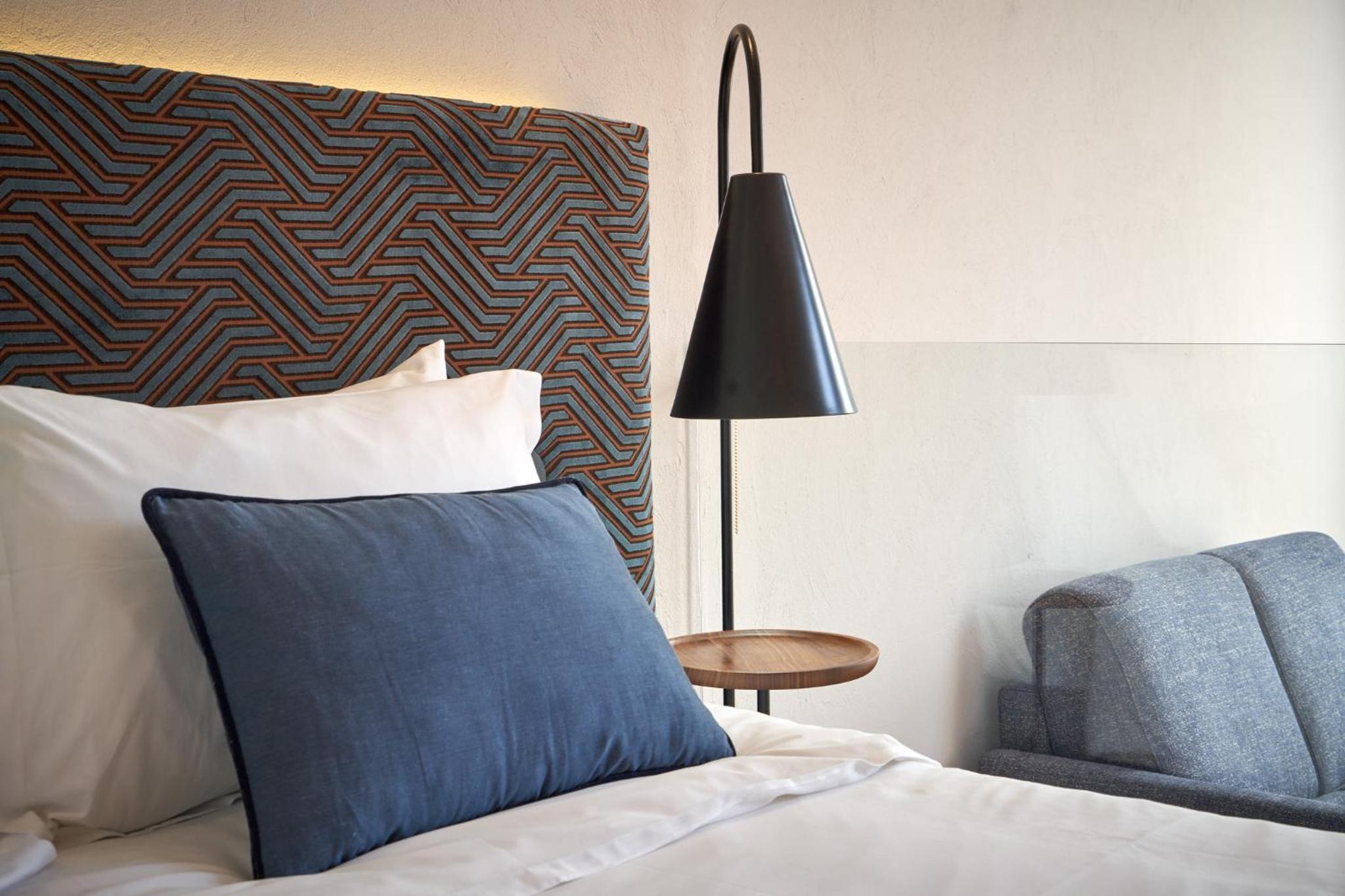 Double Room with Balcony - Photo 9