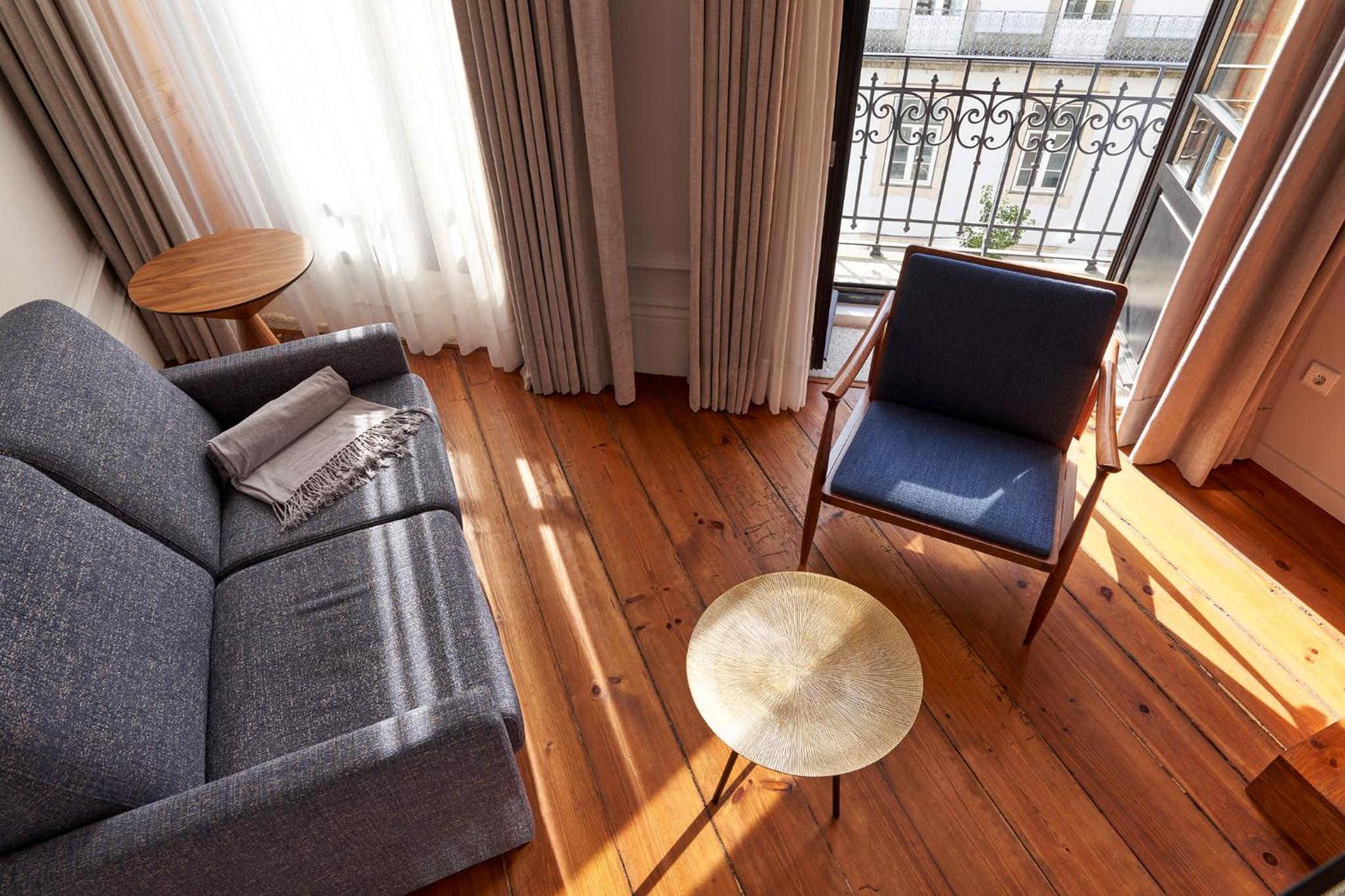 Double Room with Balcony - Photo 13