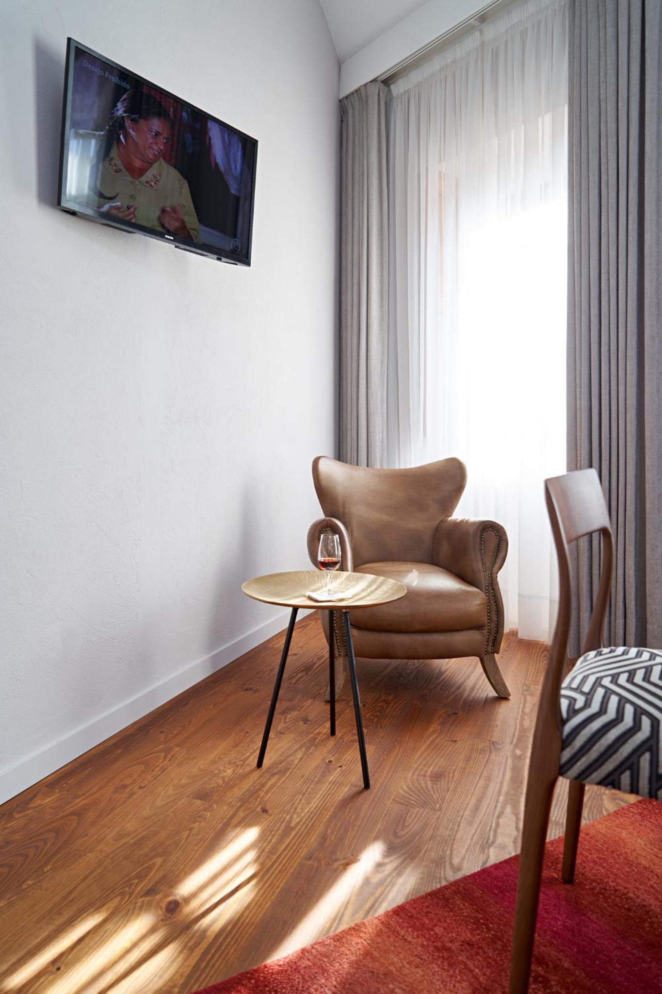 Deluxe Double Room with Balcony - Photo 26