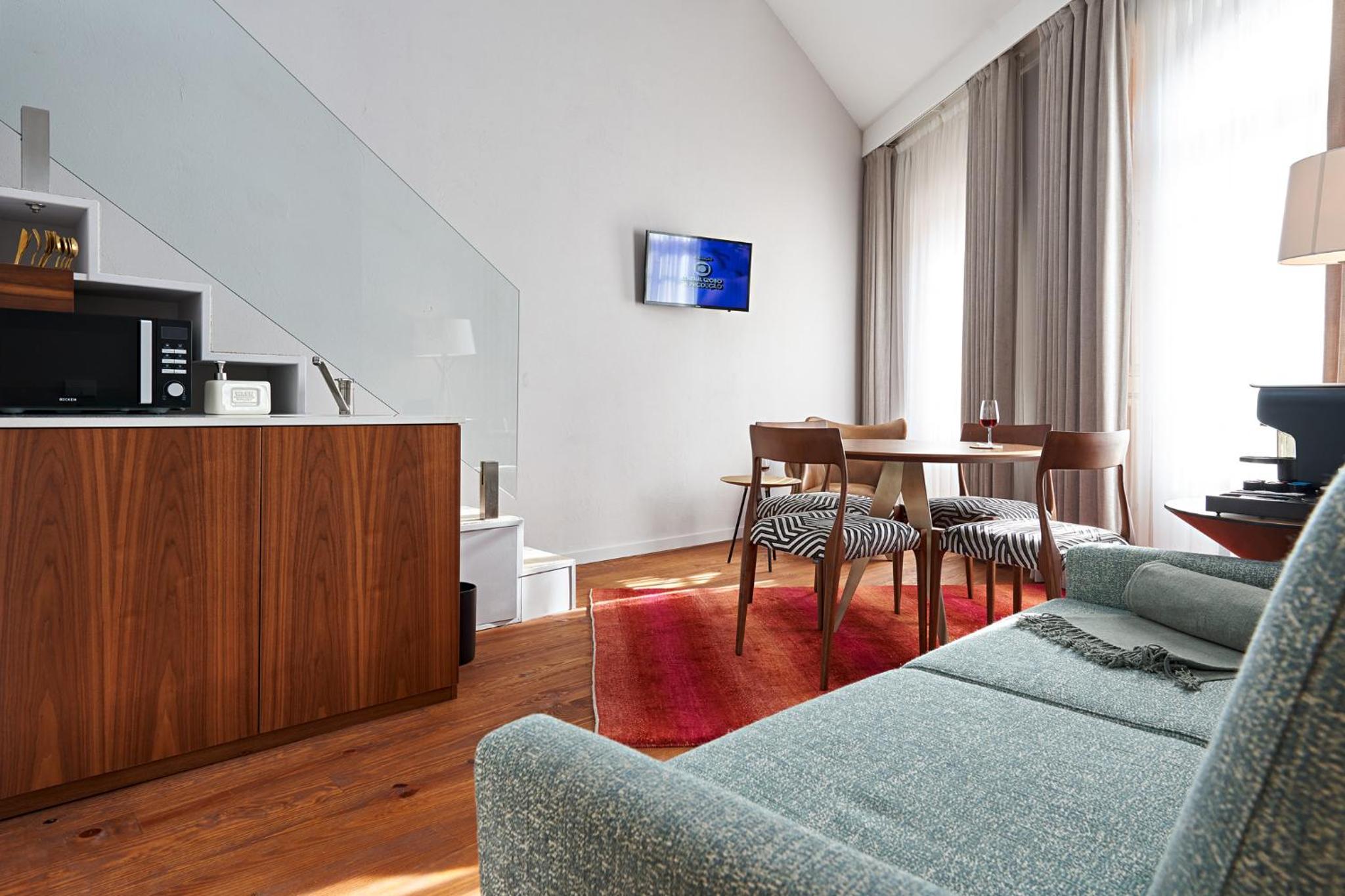 Deluxe Double Room with Balcony - Photo 25