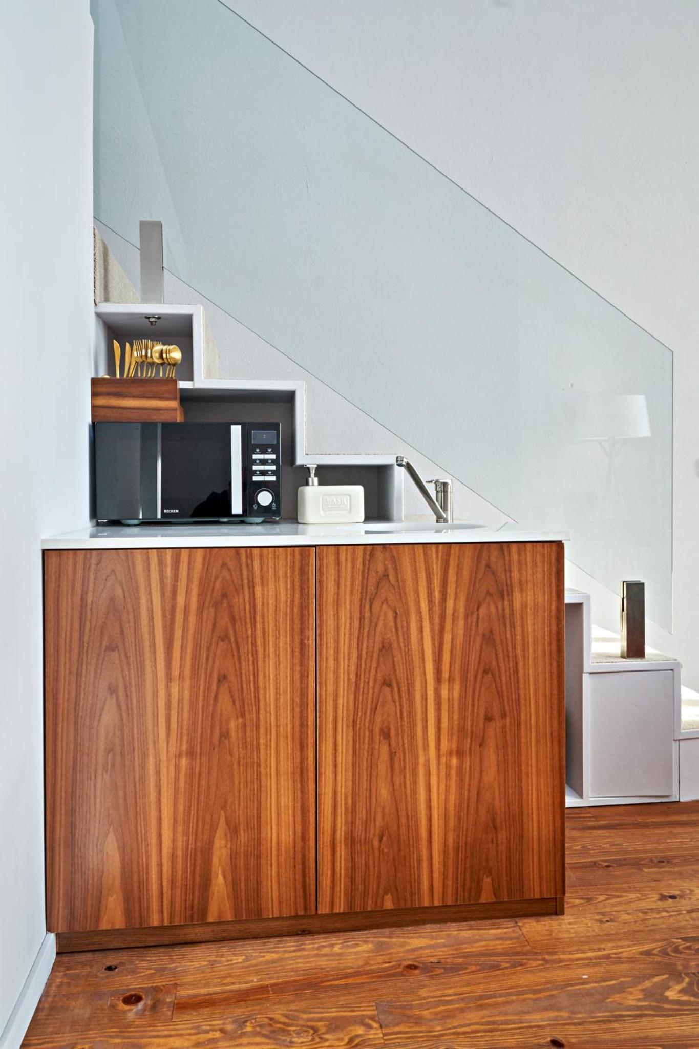 Deluxe Double Room with Balcony - Photo 5