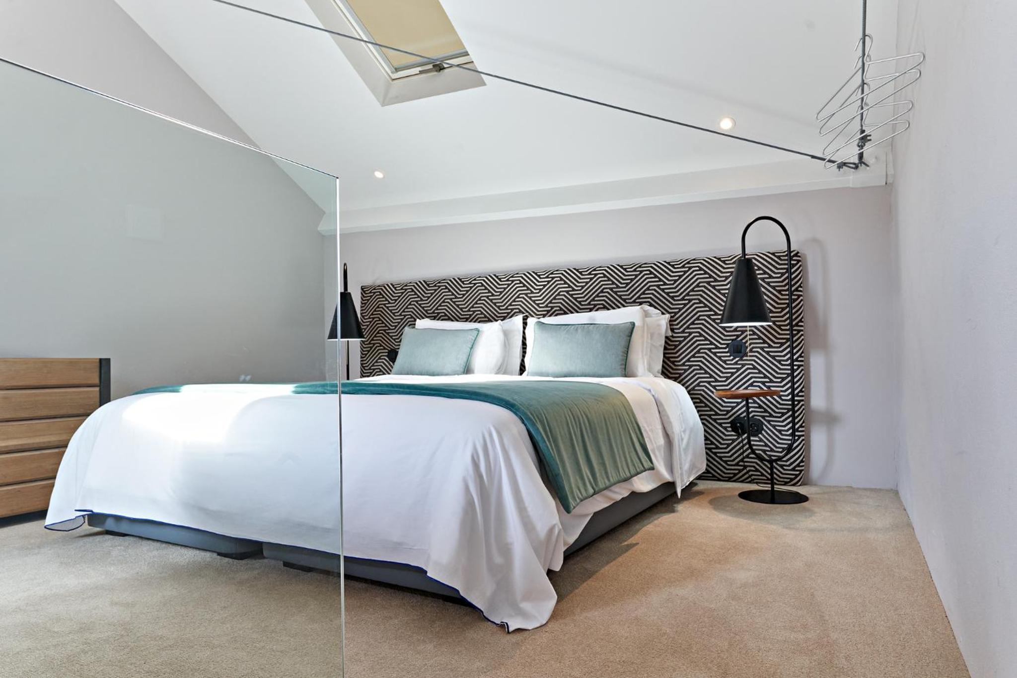 Deluxe Double Room with Balcony - Photo 16