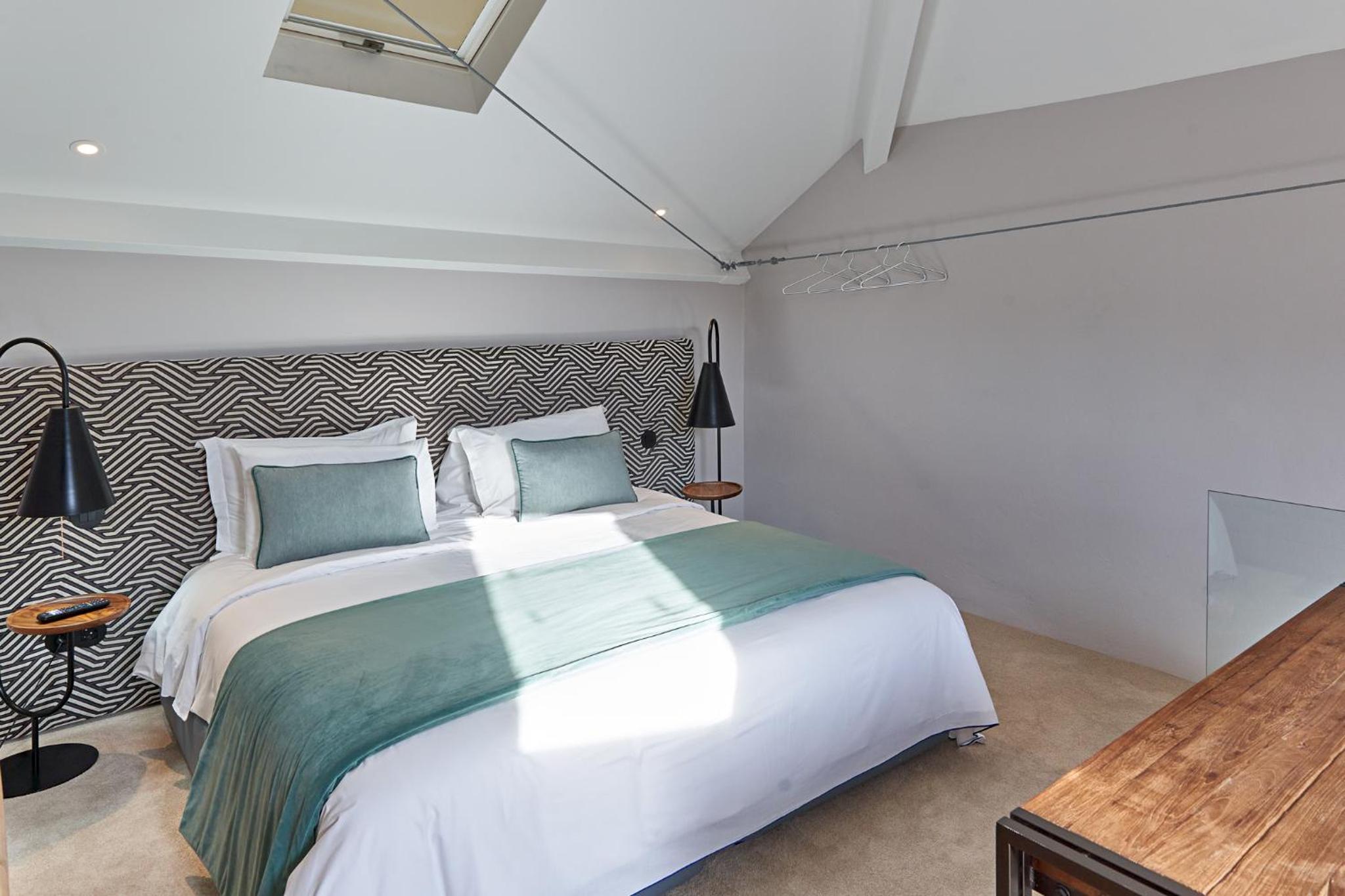 Deluxe Double Room with Balcony - Photo 13