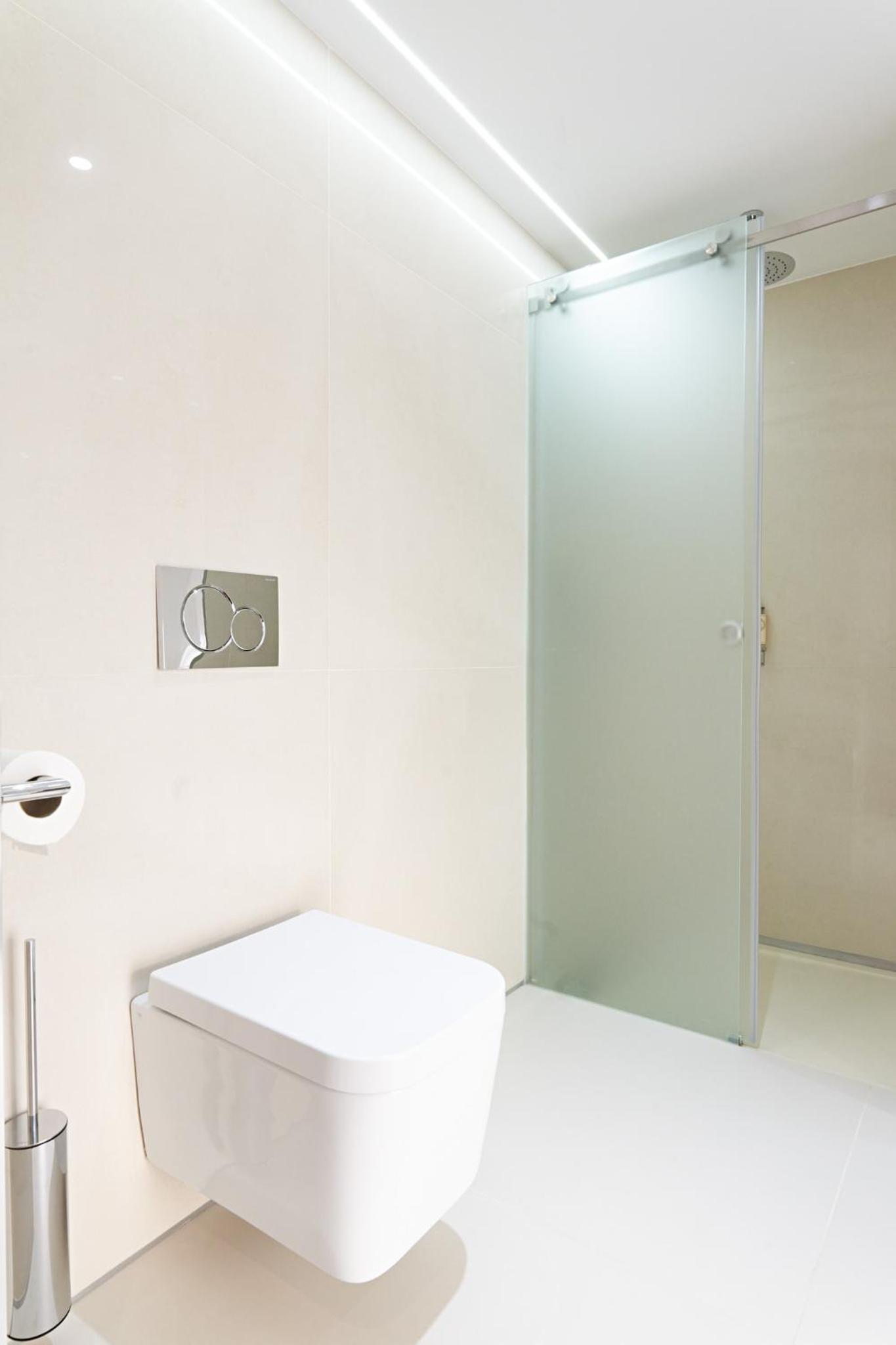 Deluxe Double Room with Balcony - Photo 22