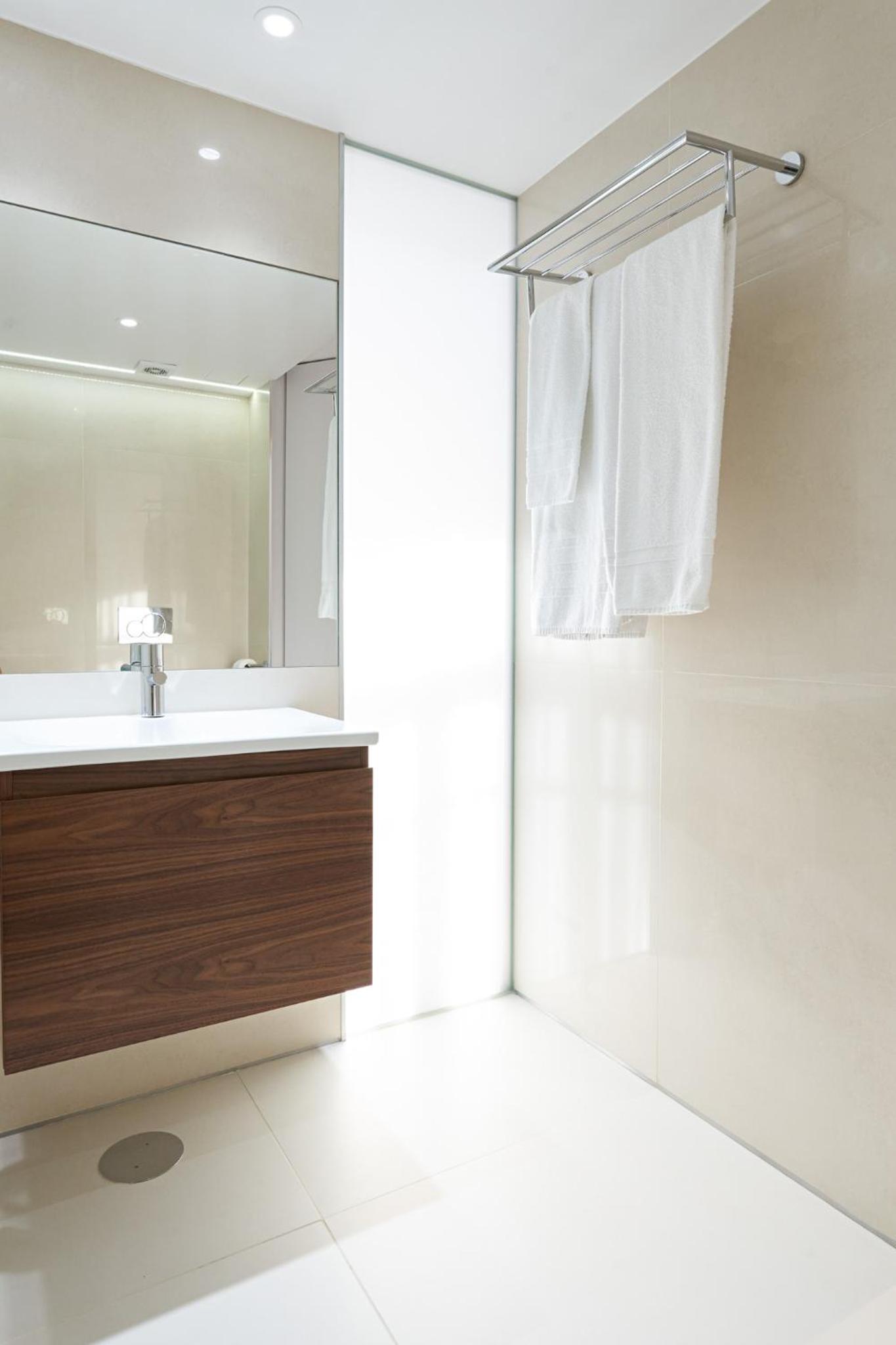 Deluxe Double Room with Balcony - Photo 20