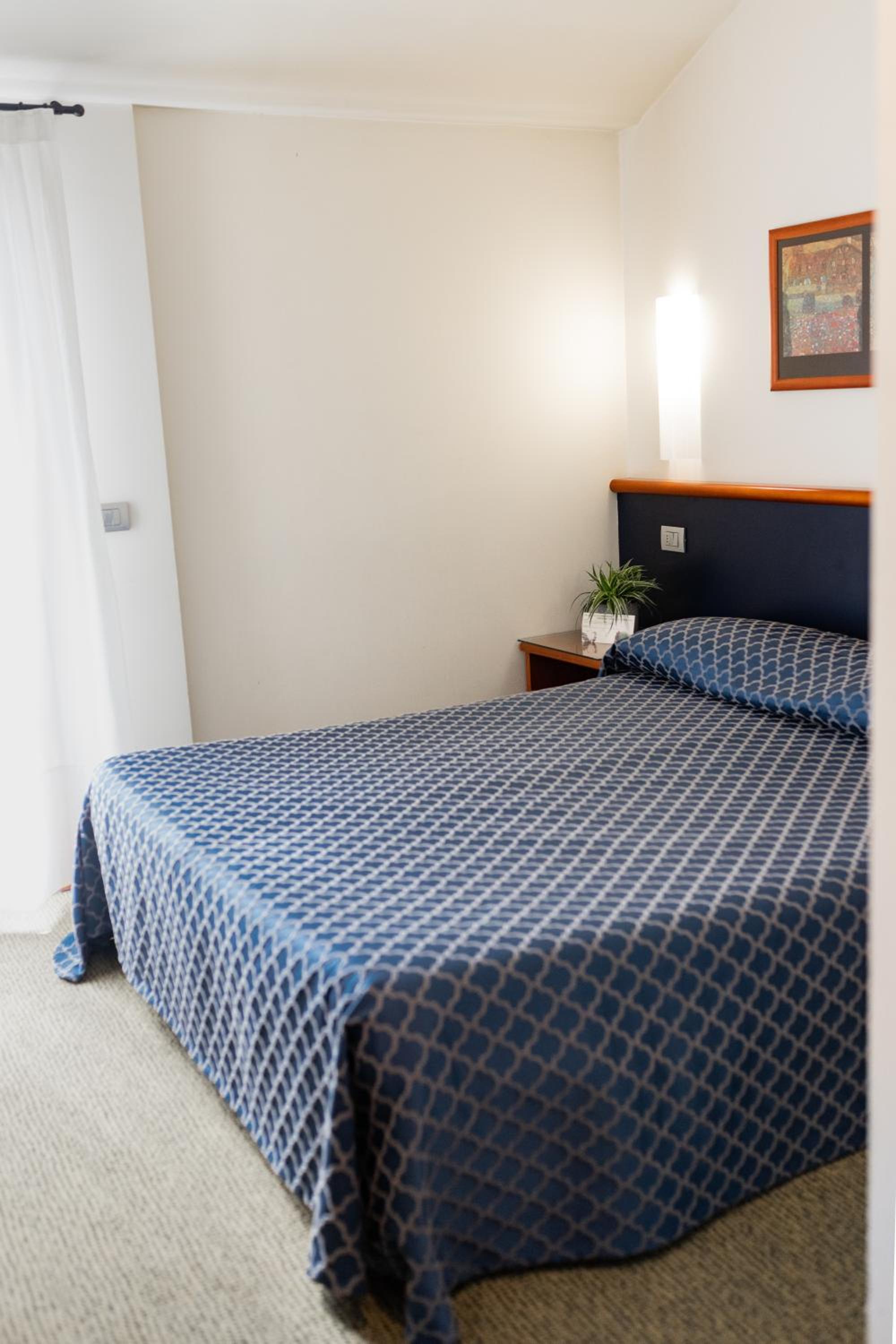 Double or Twin Room - Photo 3