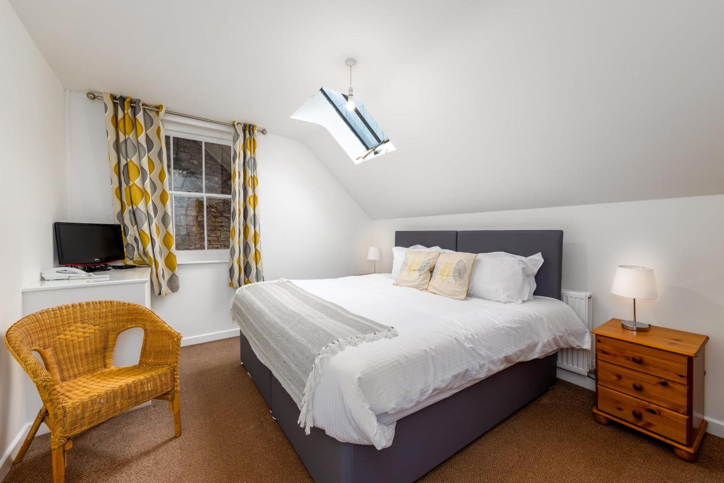 Double or Twin Room - Photo 4