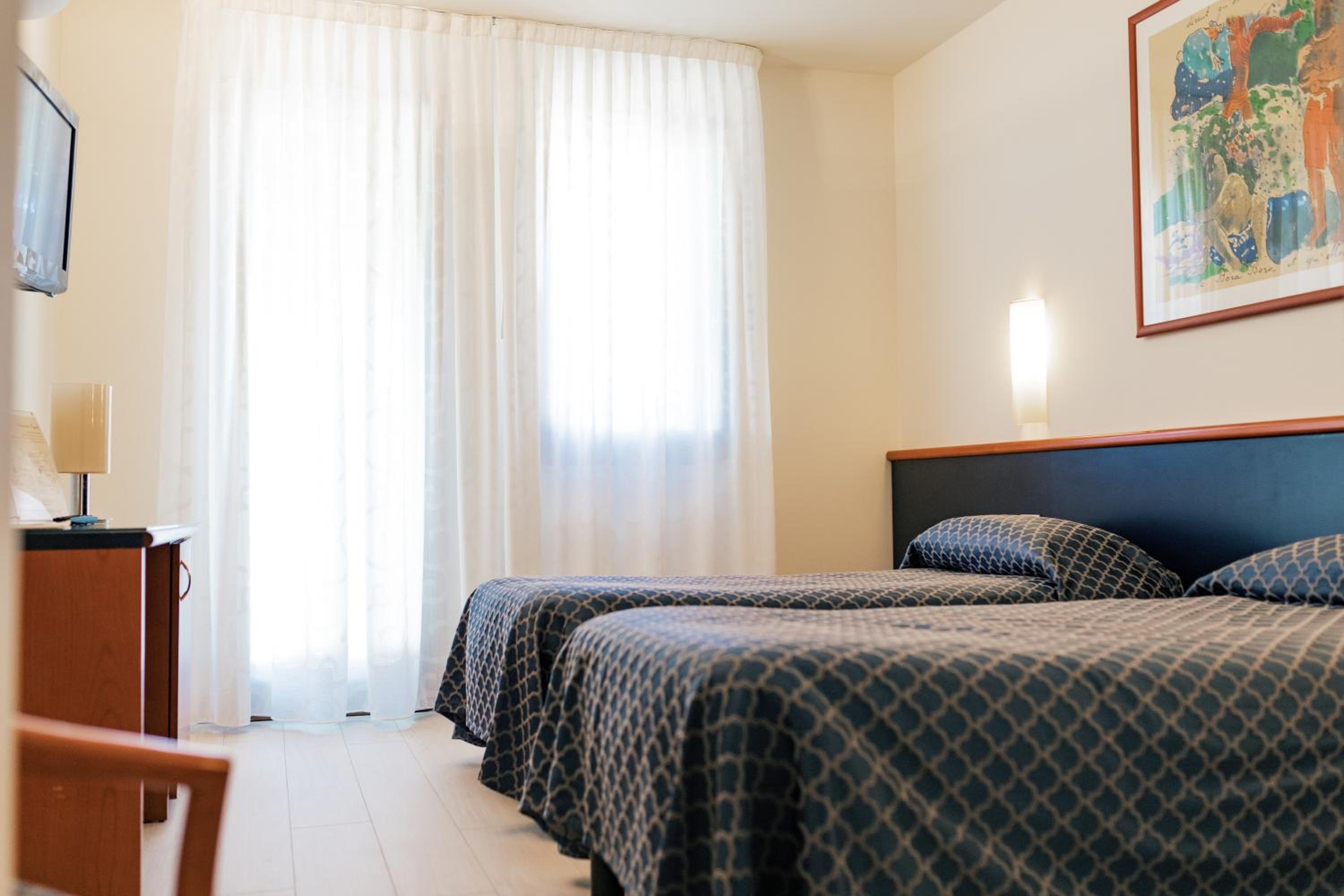 Double or Twin Room - Photo 8