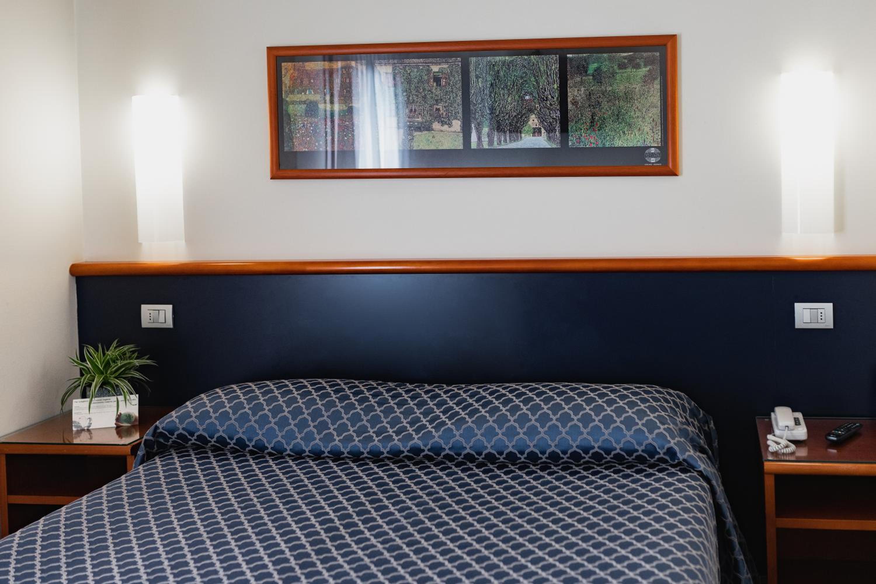 Double or Twin Room - Photo 7