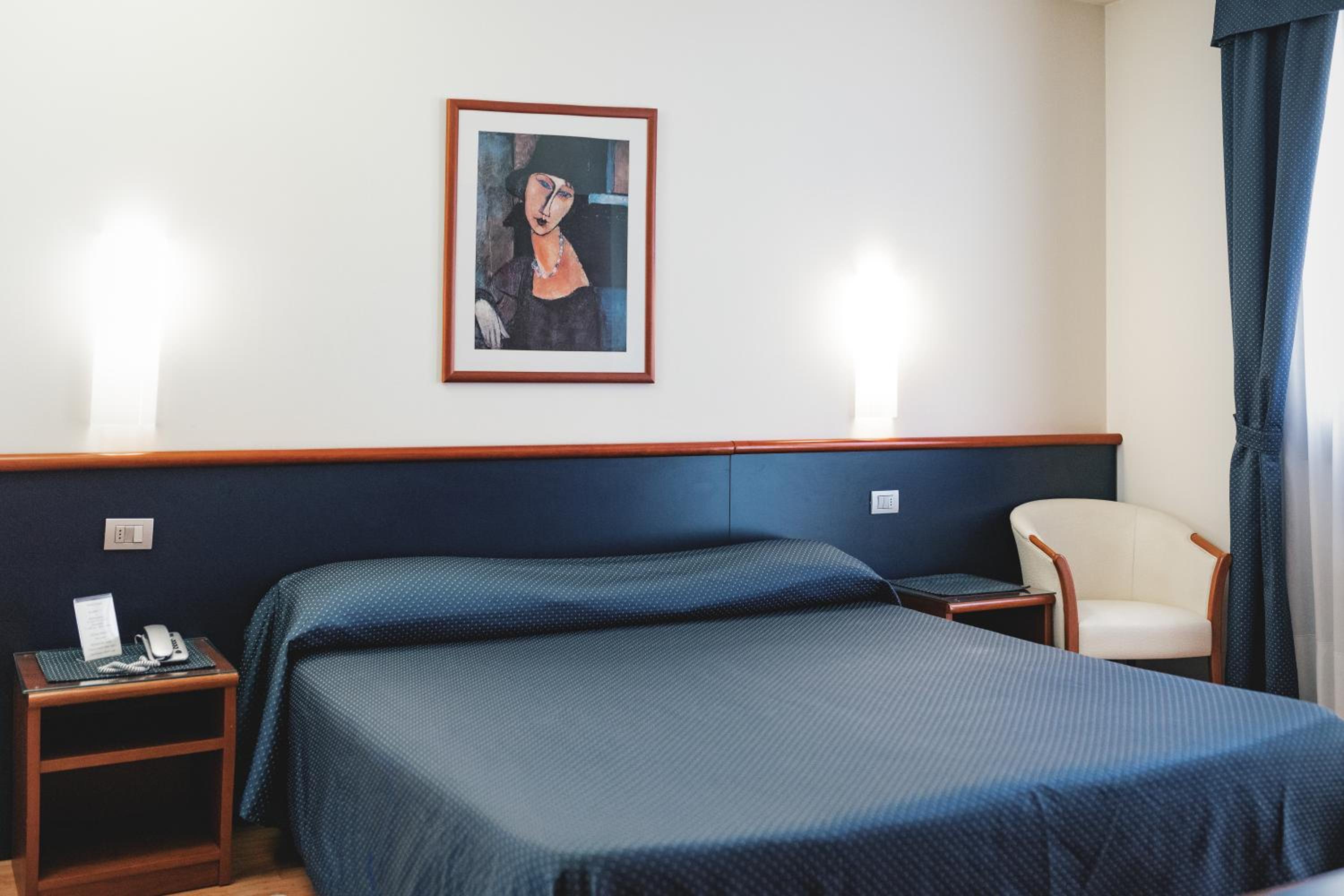 Double or Twin Room - Photo 10