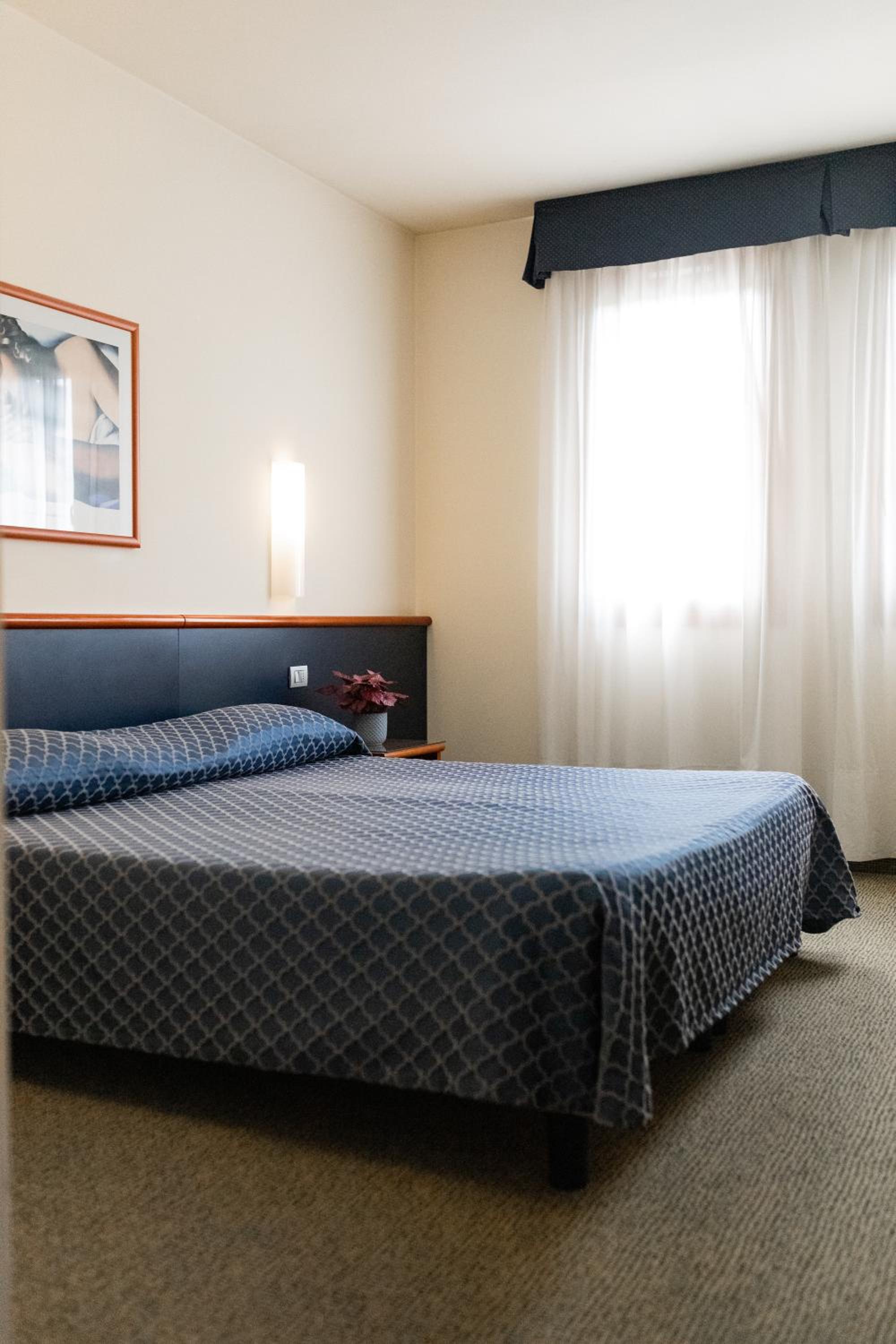 Double or Twin Room - Photo 12