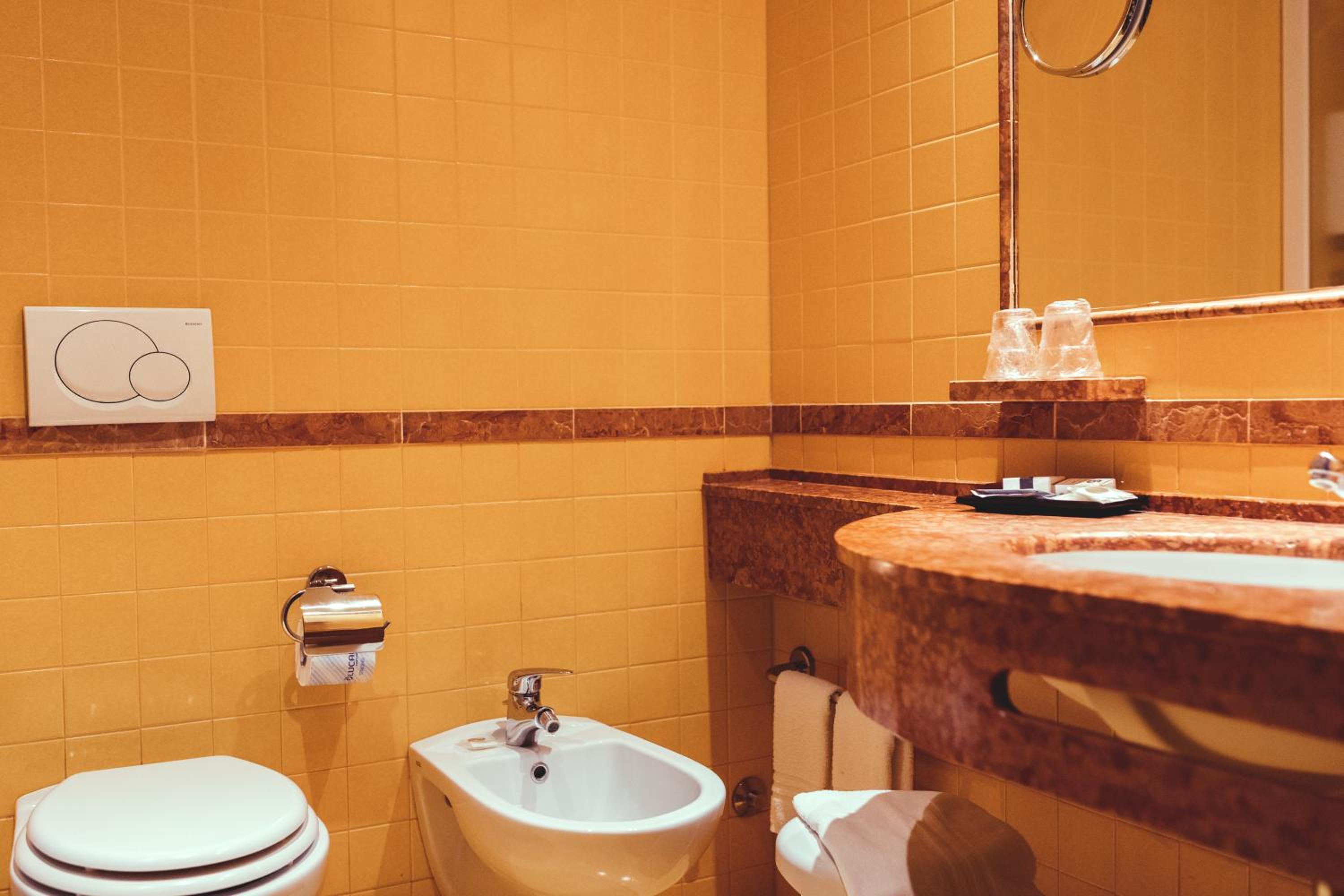 Suite (2 Adults) - Photo 7