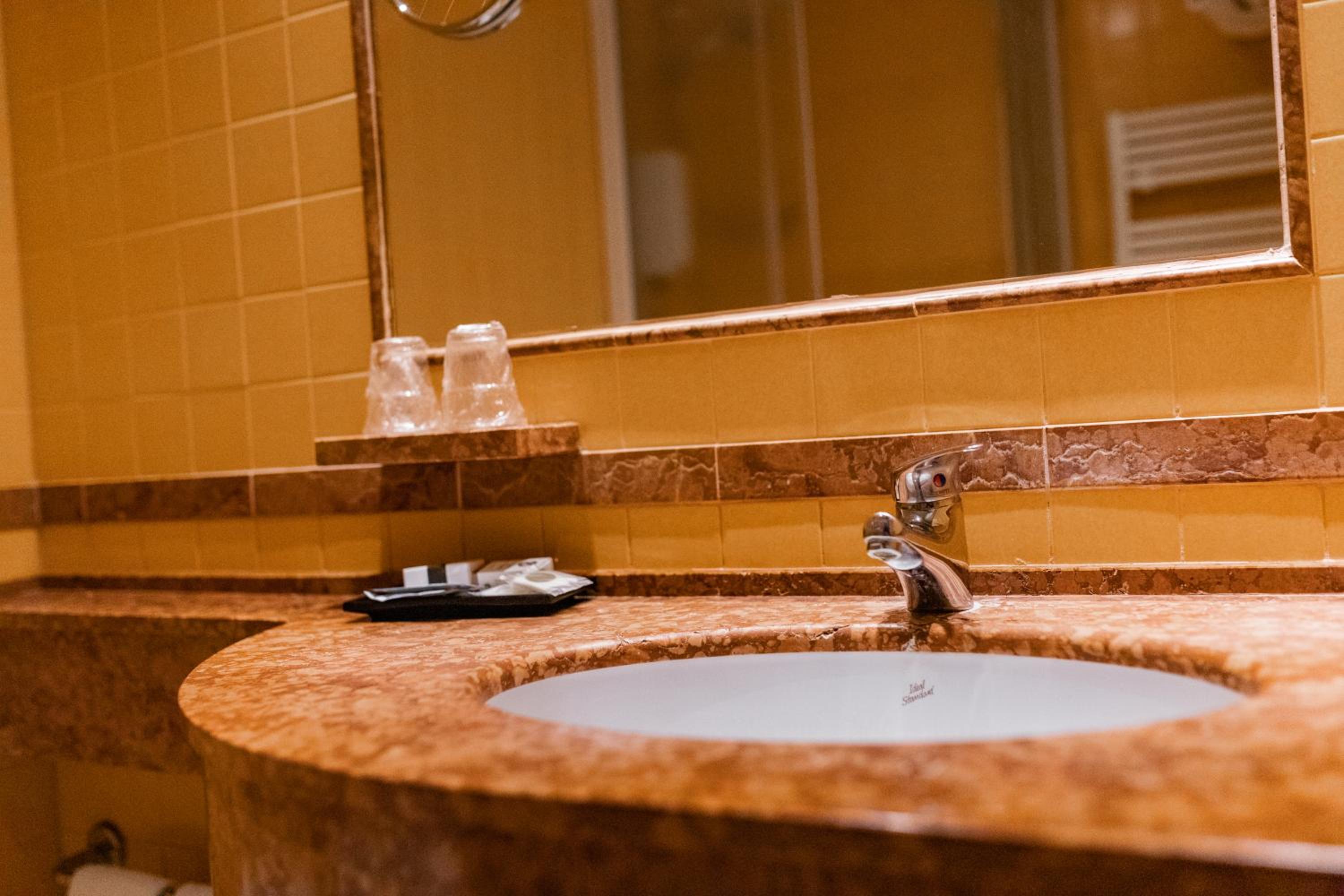 Suite (2 Adults) - Photo 8