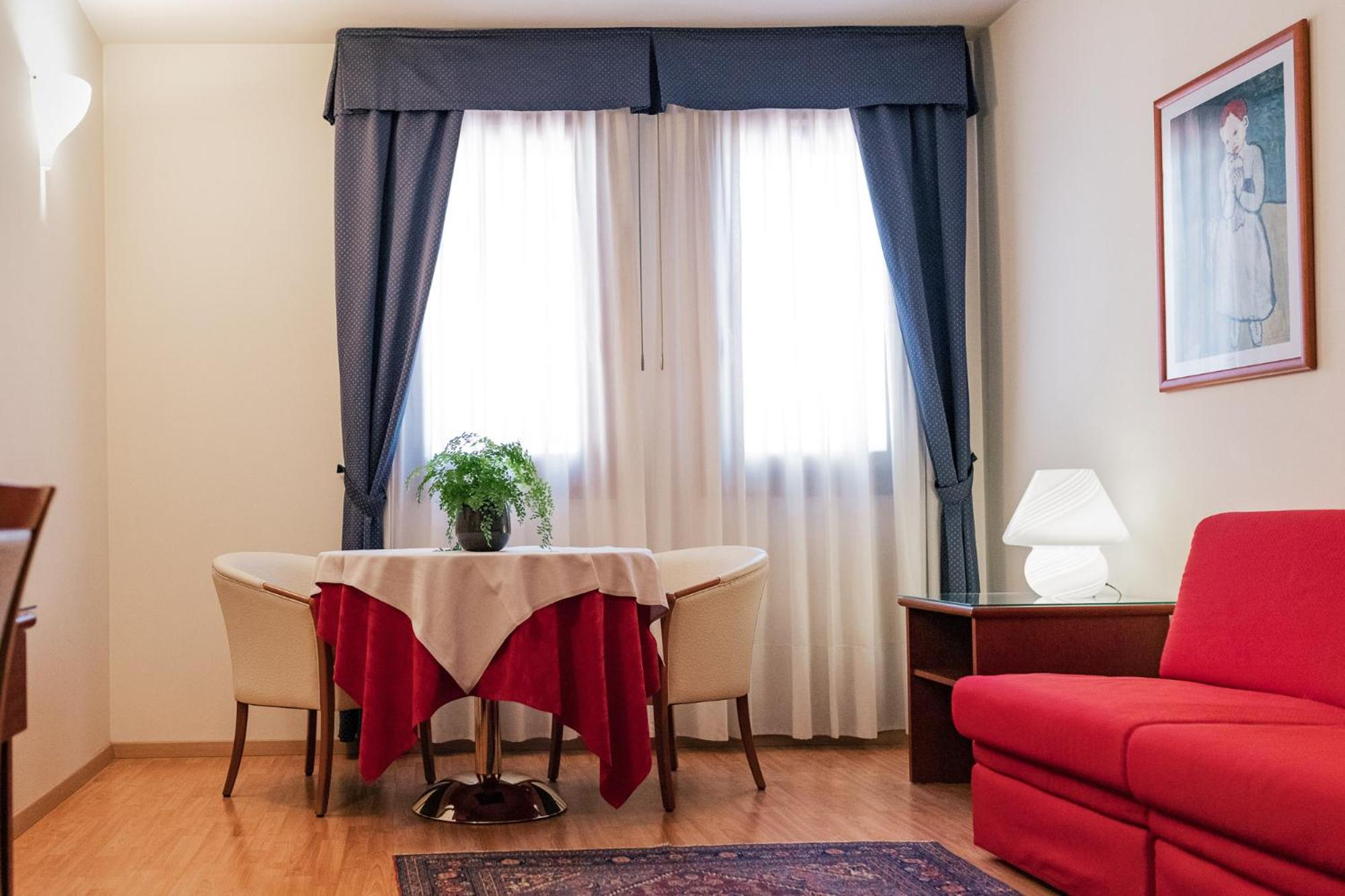 Suite (2 Adults) - Photo 11