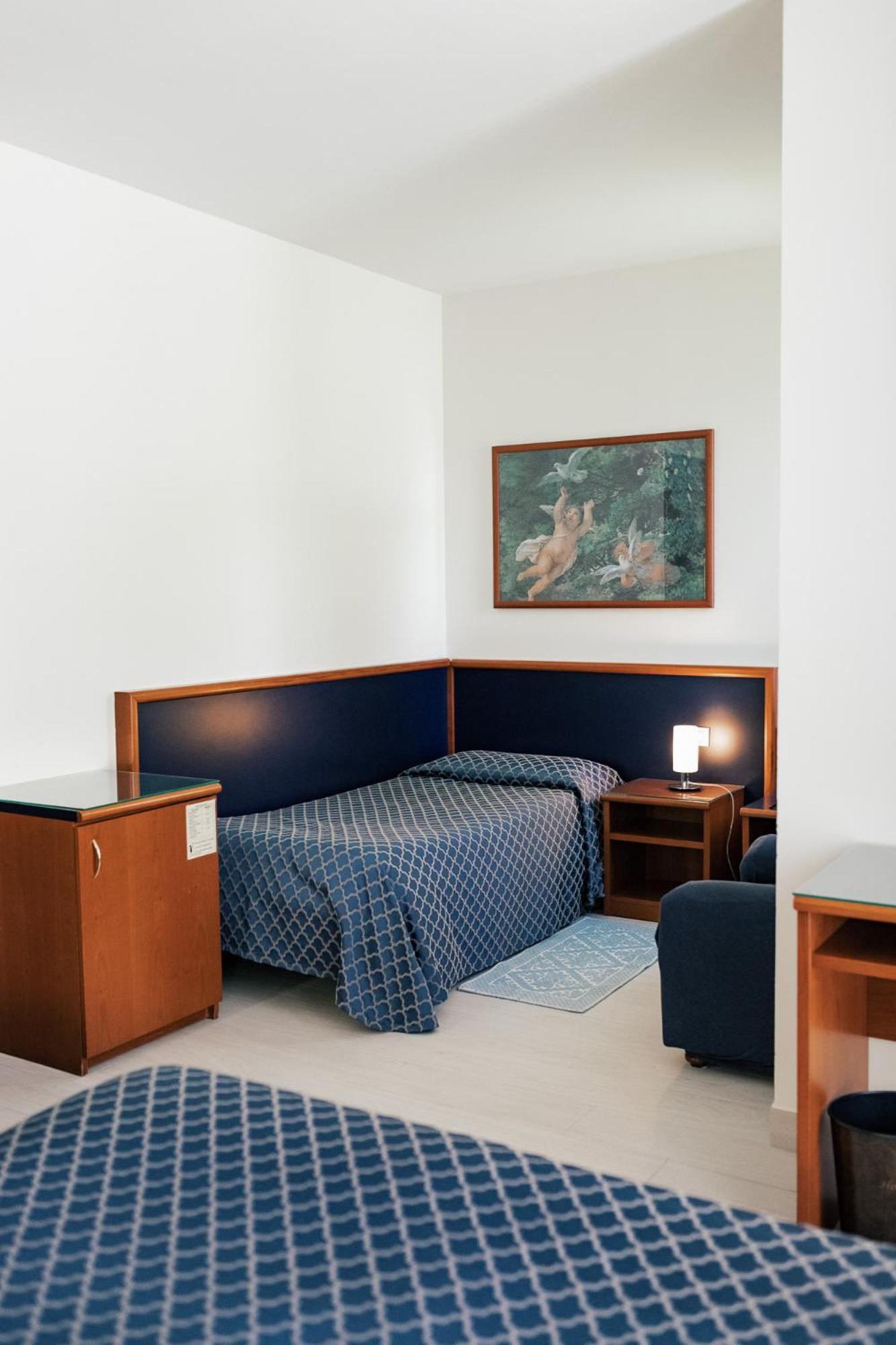 Quadruple Room - Photo 11