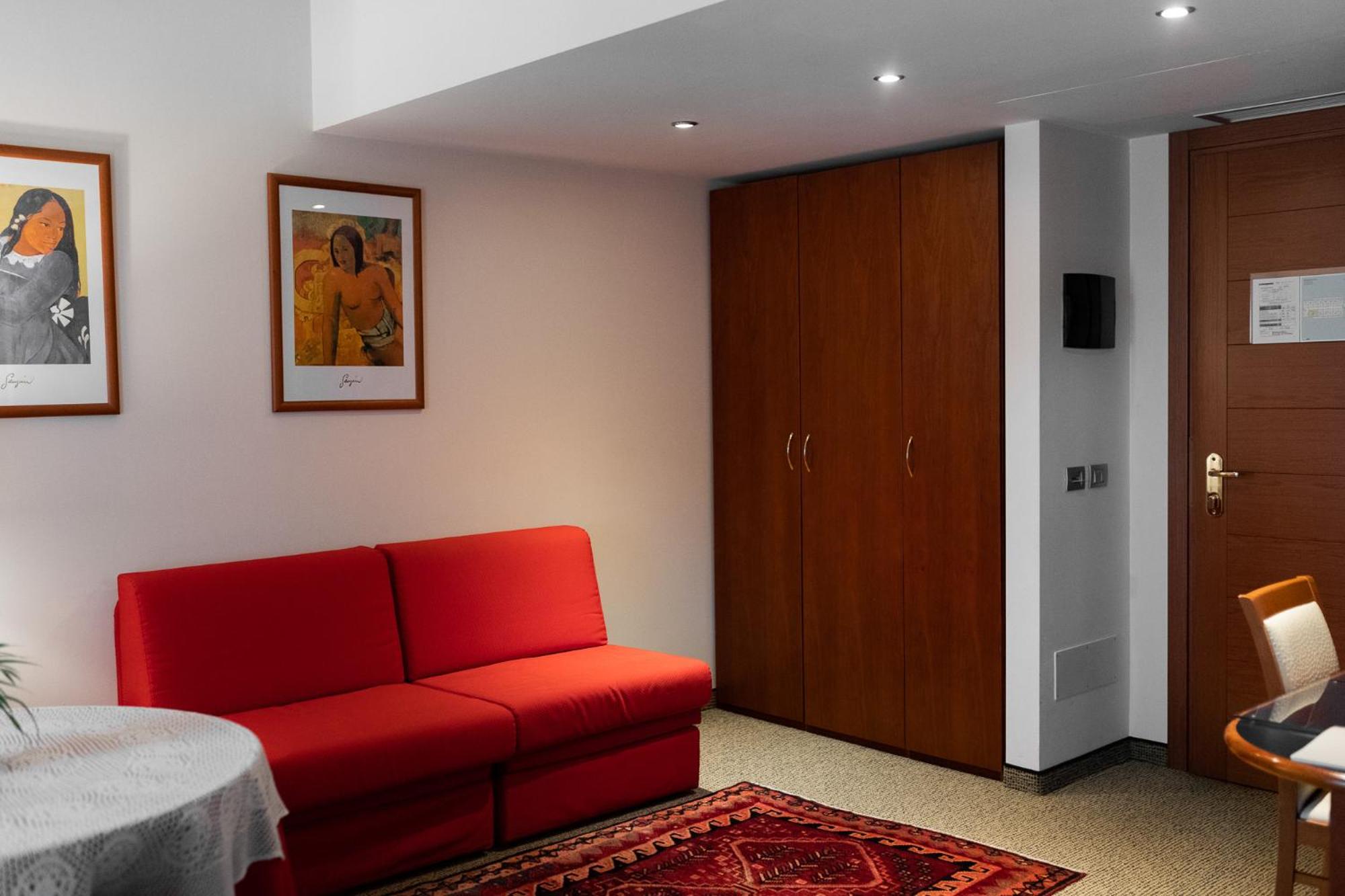 Suite (2 Adults) - Photo 14