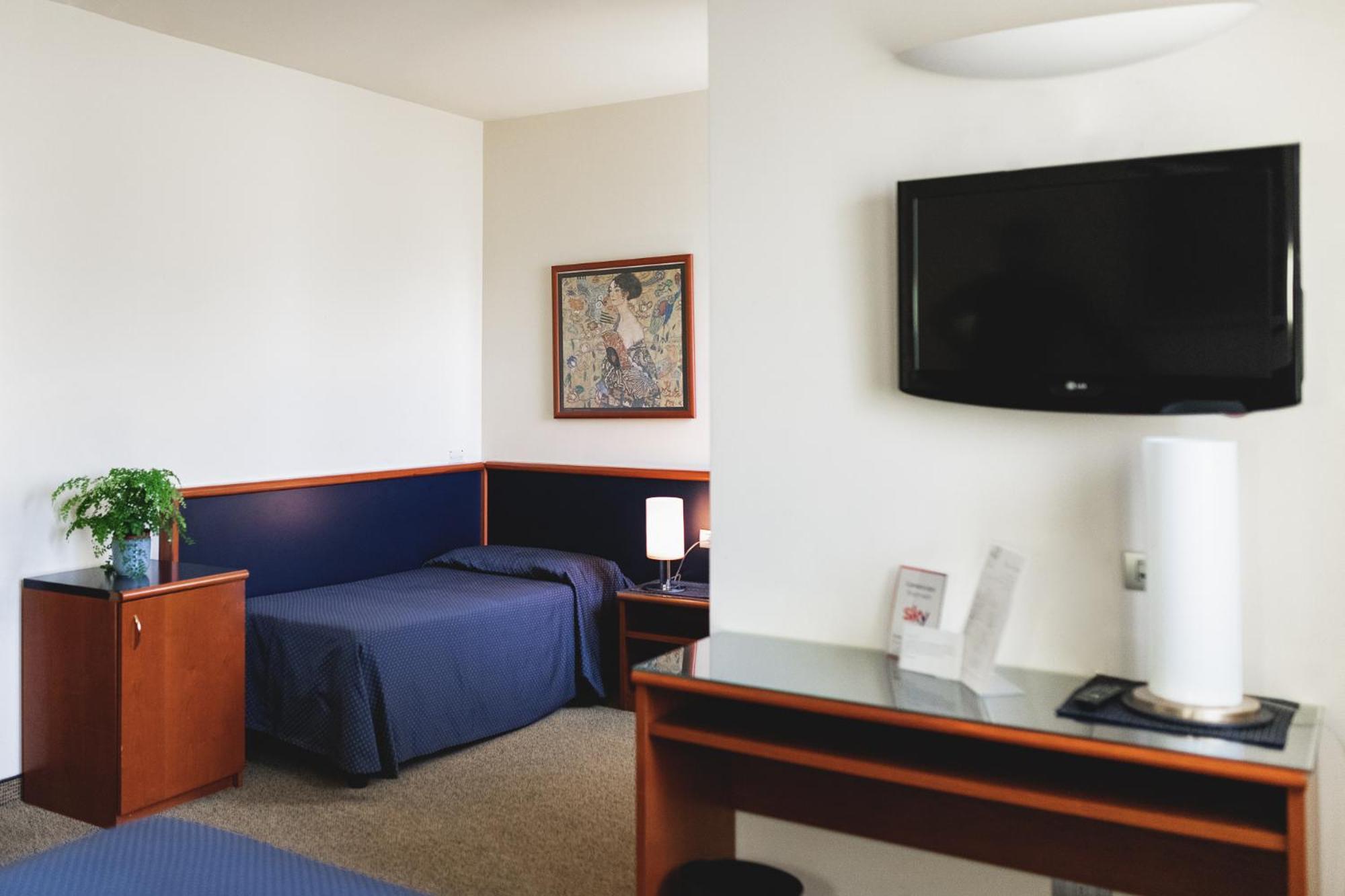Triple Room - Photo 11