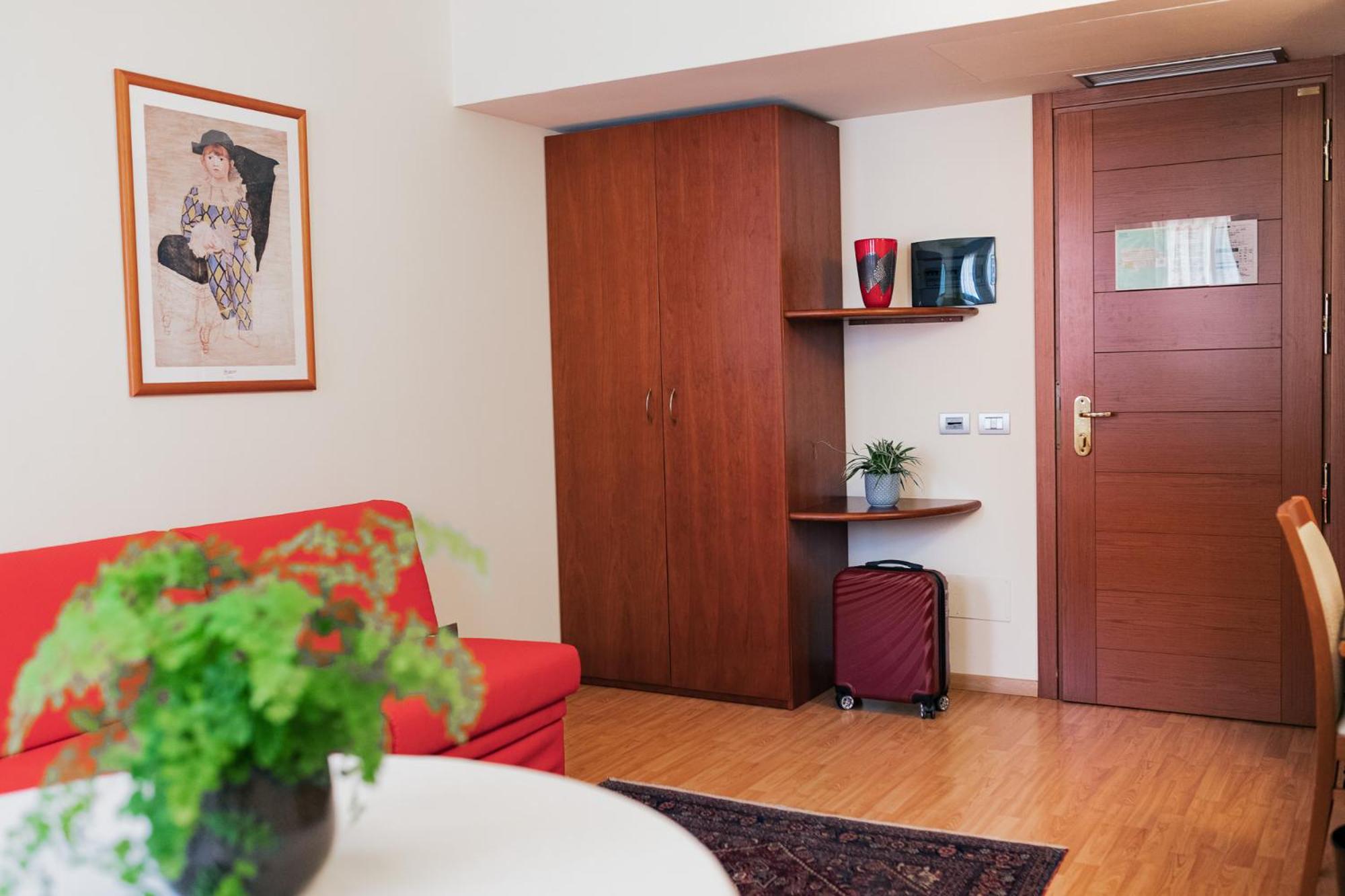 Suite (2 Adults) - Photo 15