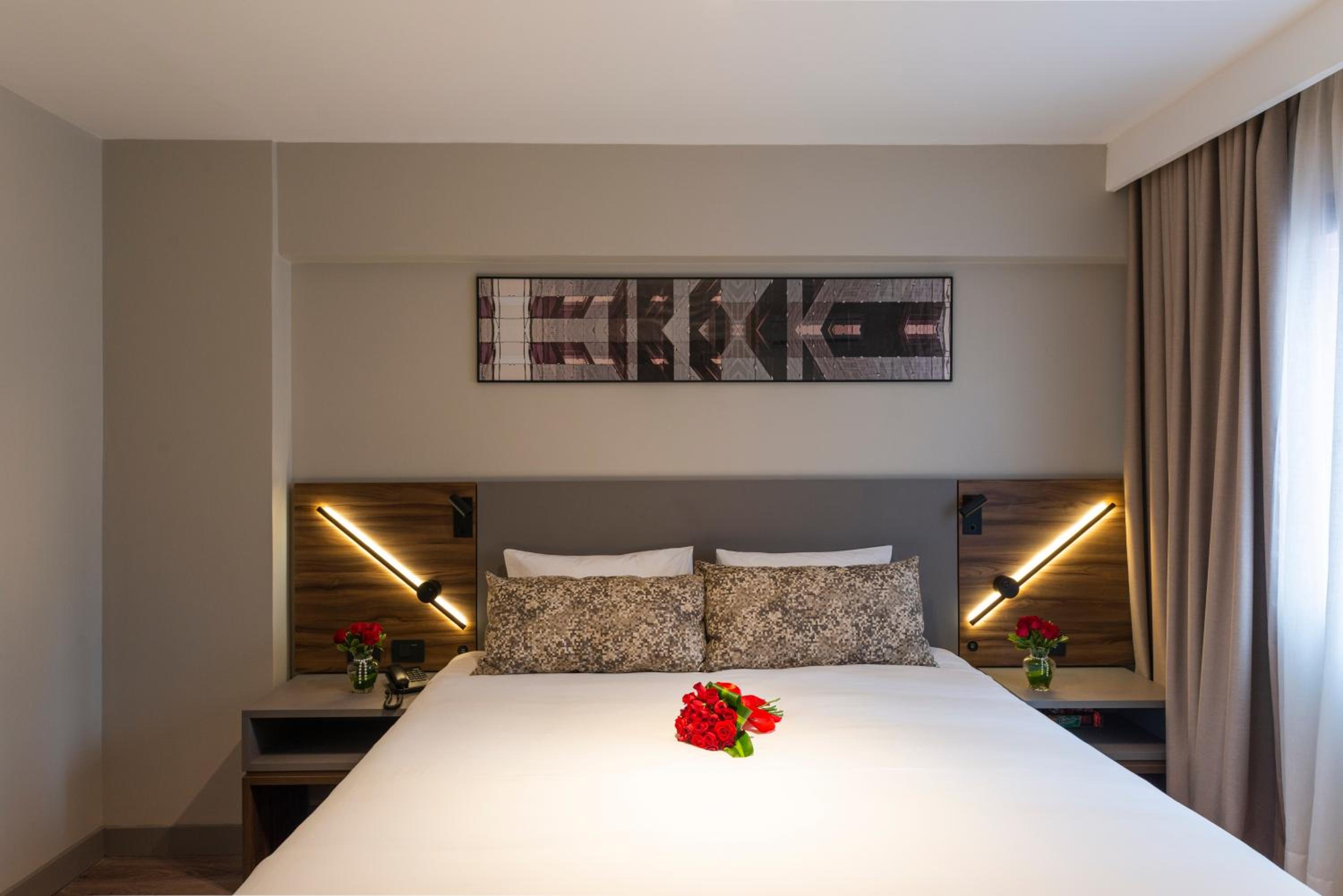 Executive Room with a King Bed - Photo 1