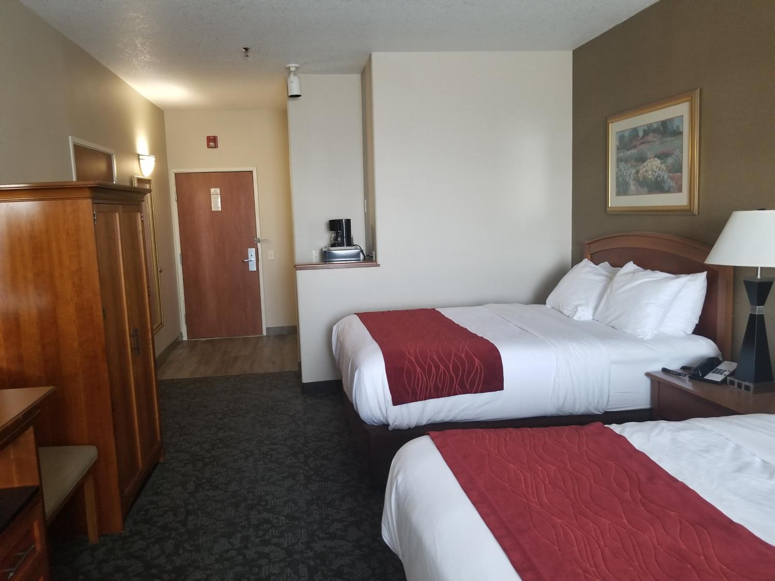 Queen Room with Two Queen Beds - Accessible/Non-Smoking  photo 2