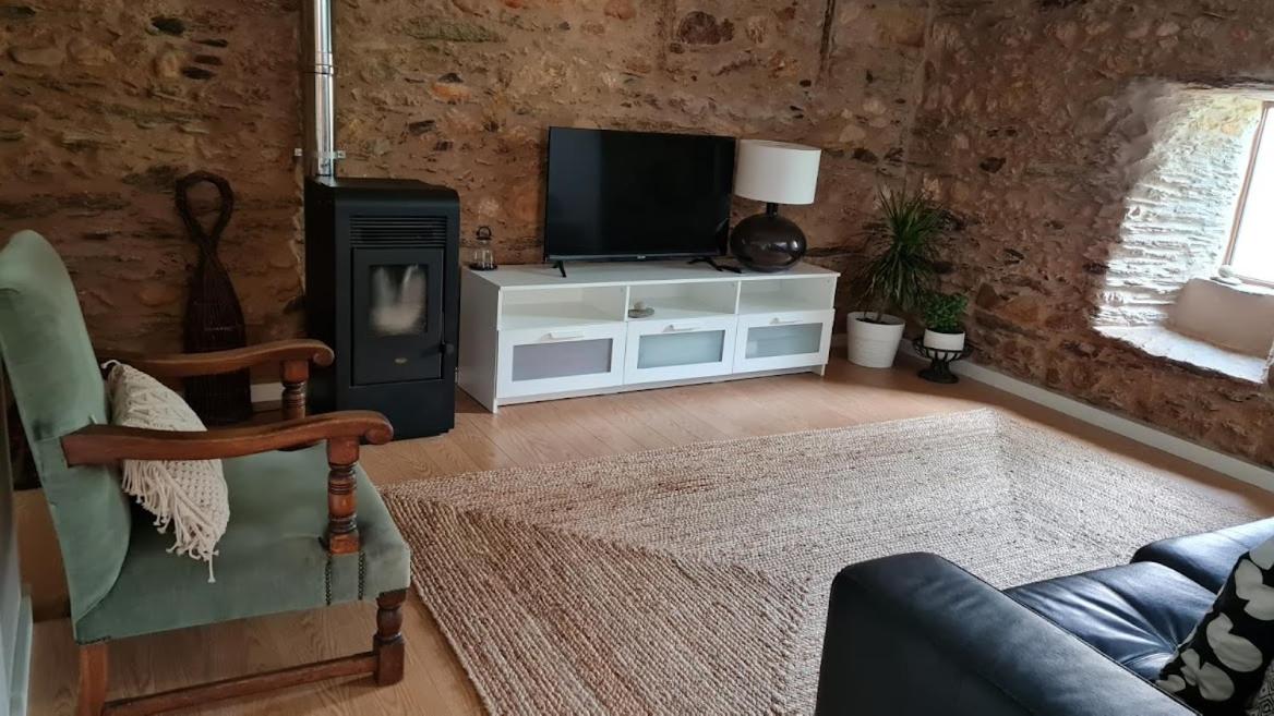 Two-Bedroom House - Photo 4