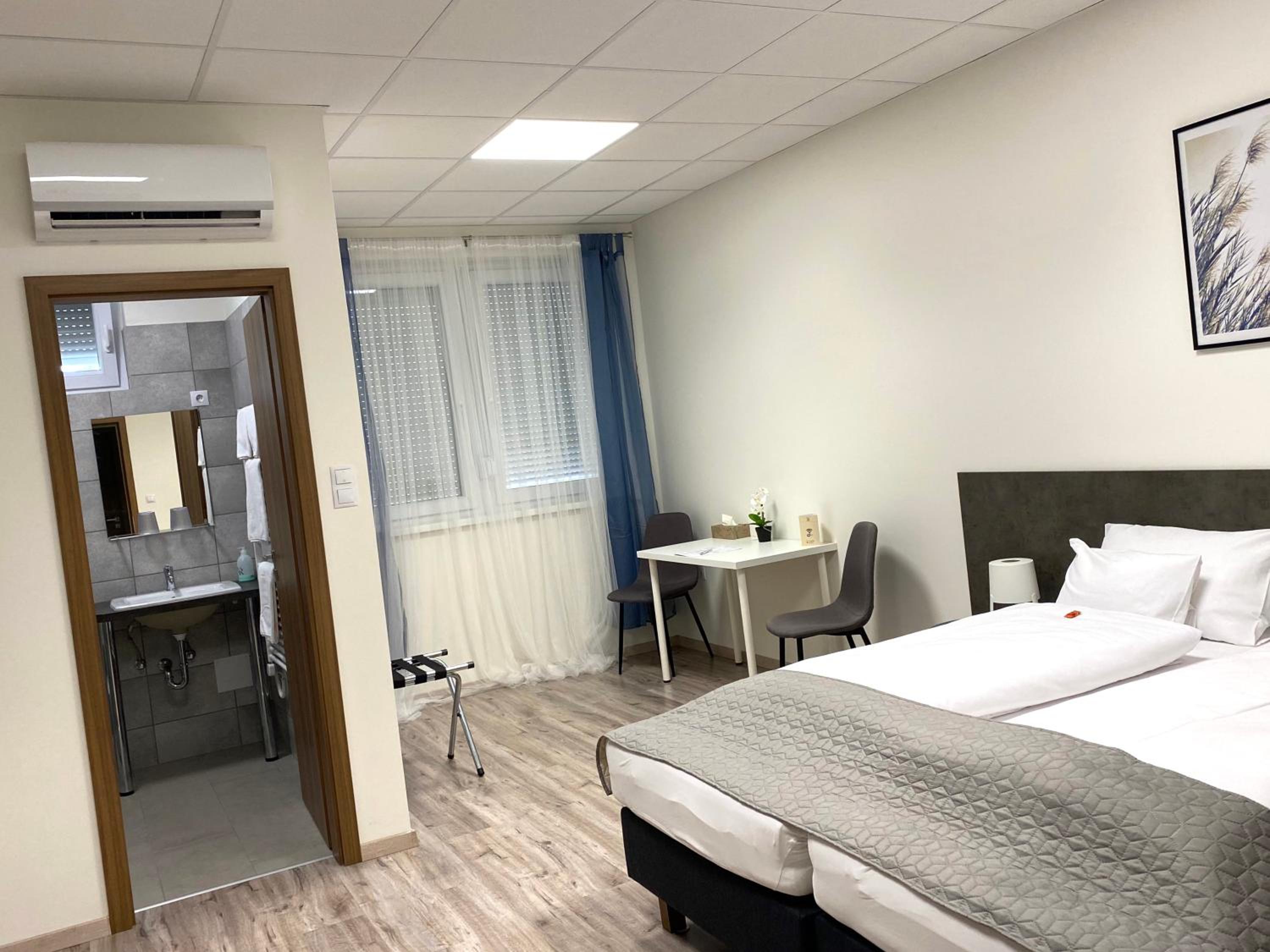 Standard Double or Twin Room - Photo 1
