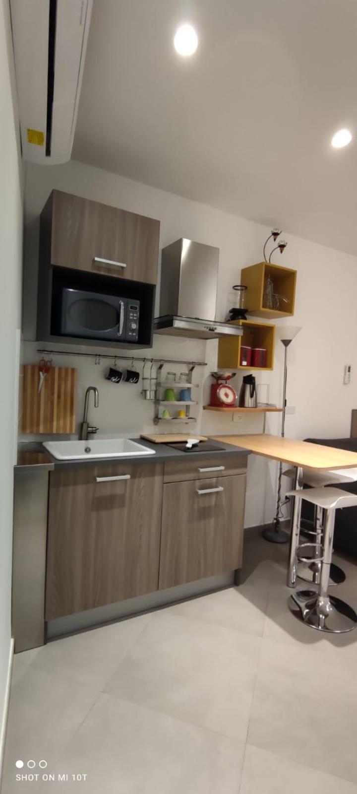 Triple Room with Balcony - Photo 13