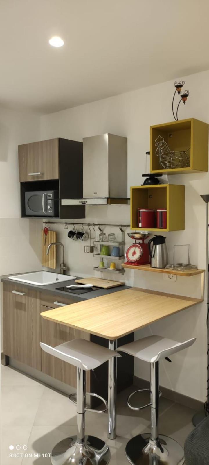 Triple Room with Balcony - Photo 10