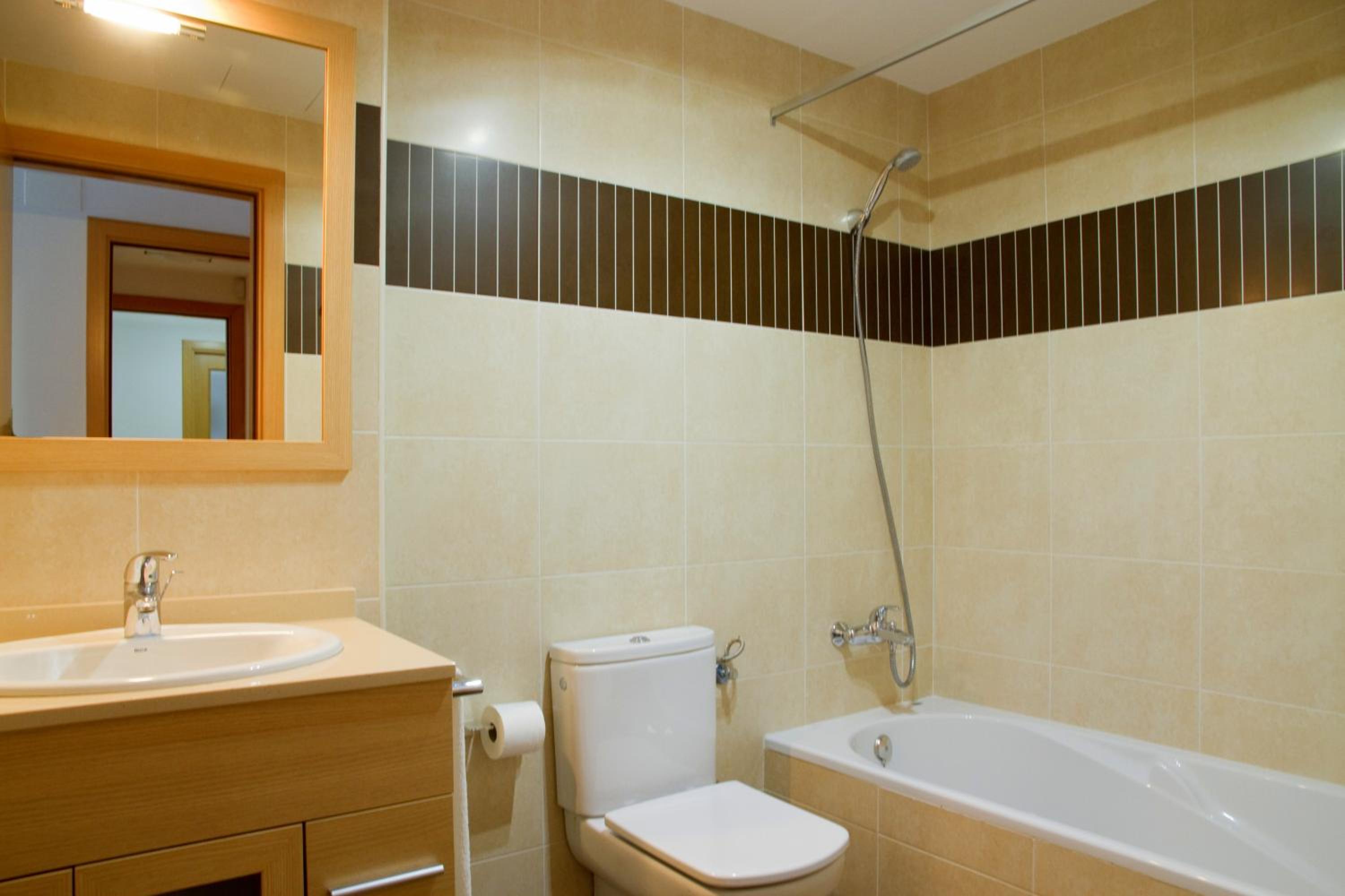 Two-Bedroom Apartment (6 Adults) photo 3