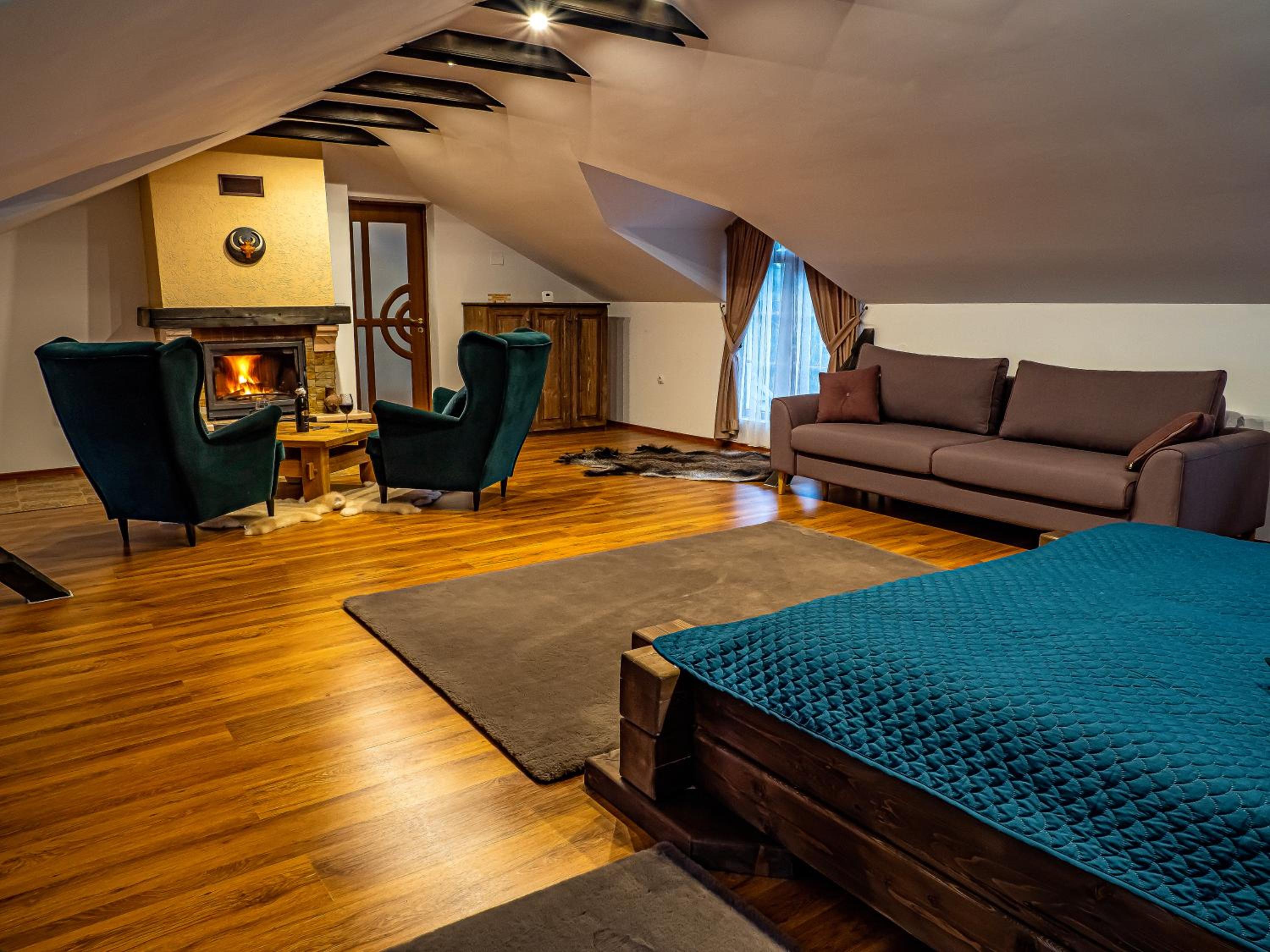 Deluxe Family Suite - Photo 3