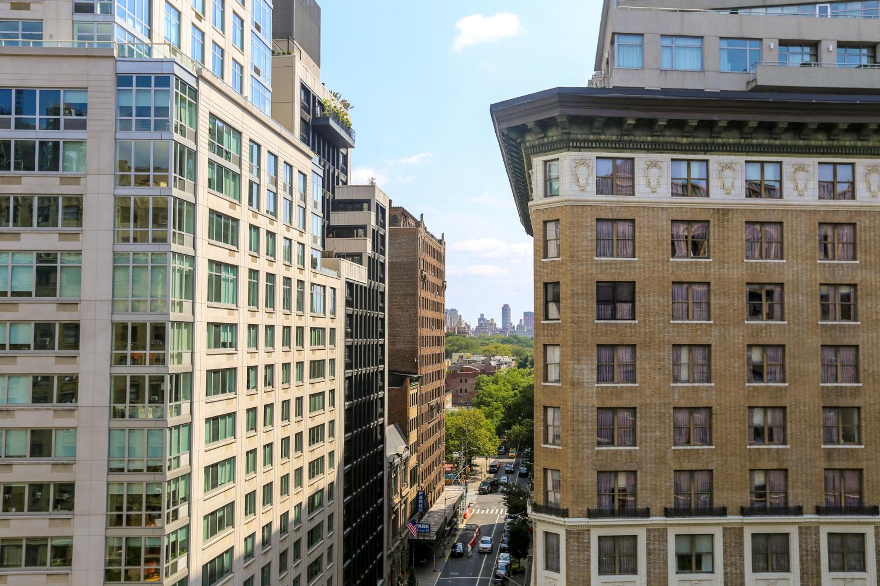 Broadway View 1 King Bed photo 3