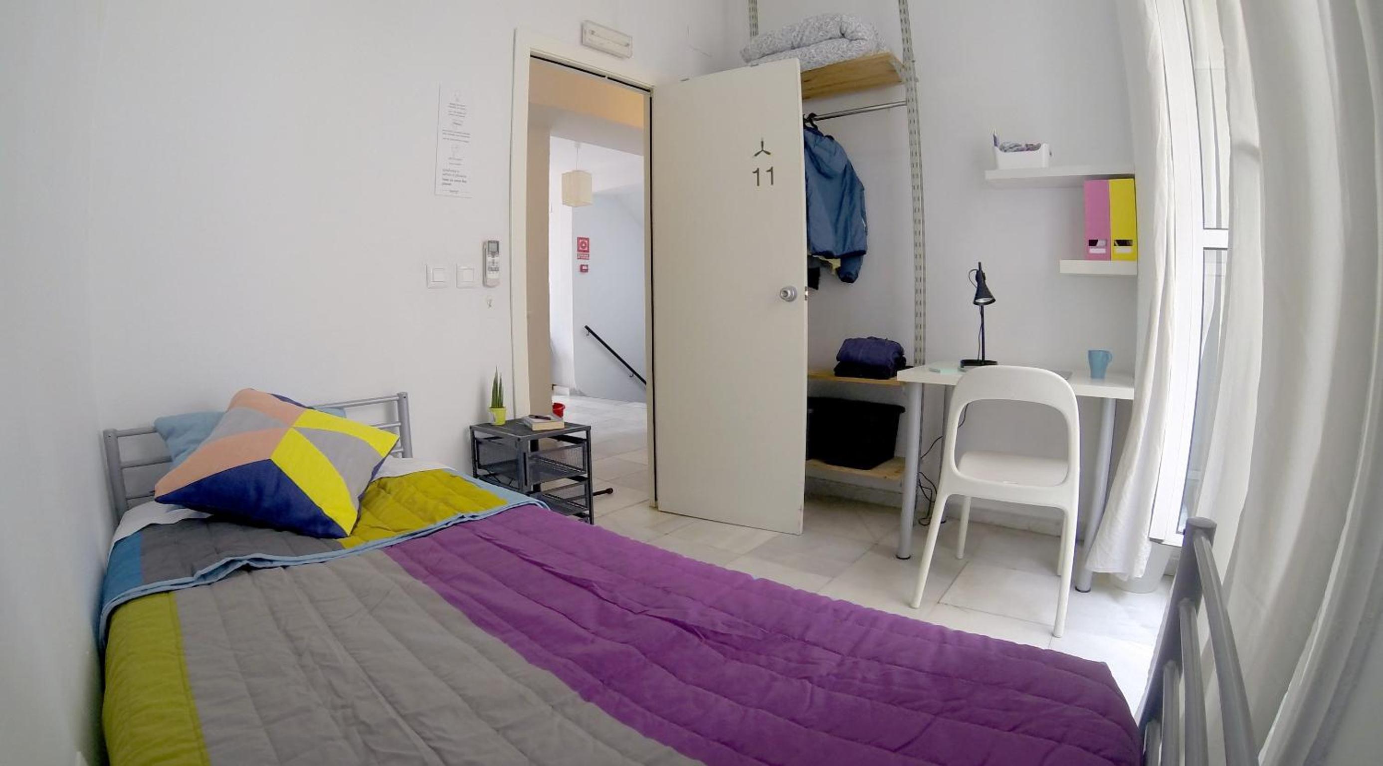 Habitación individual con baño compartido