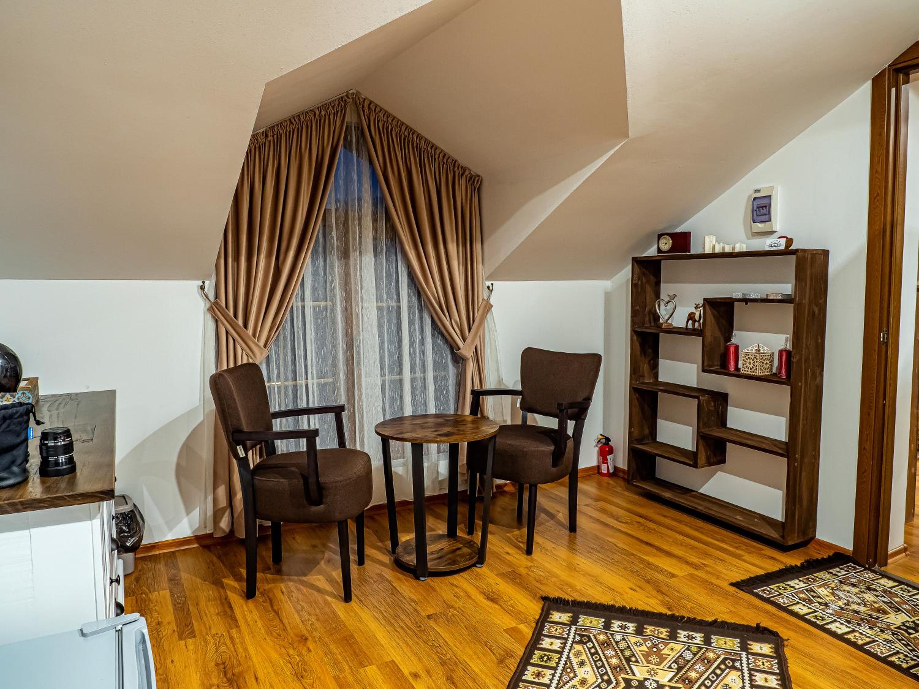 Deluxe Family Suite - Photo 4