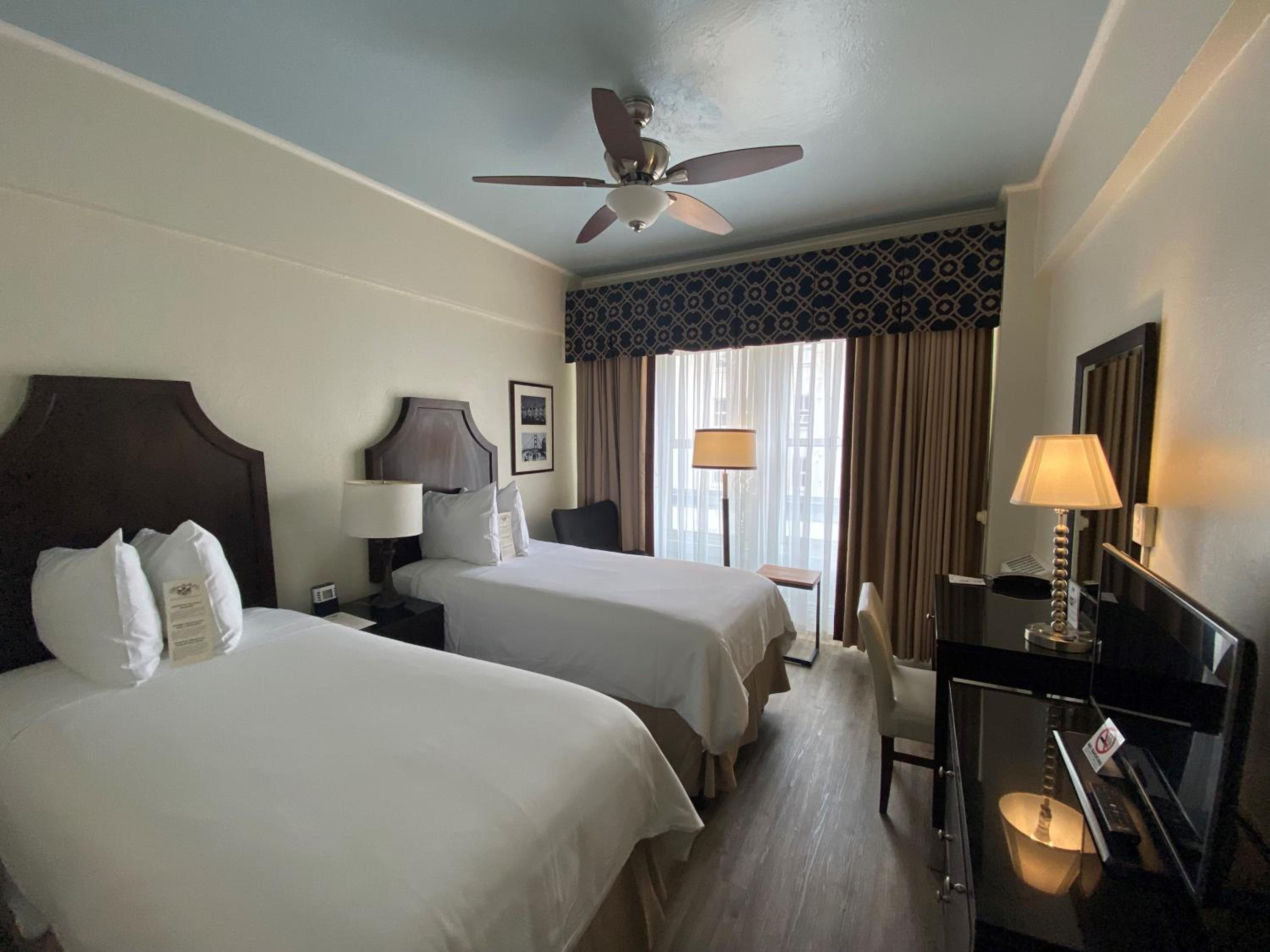 Twin Room - Photo 2