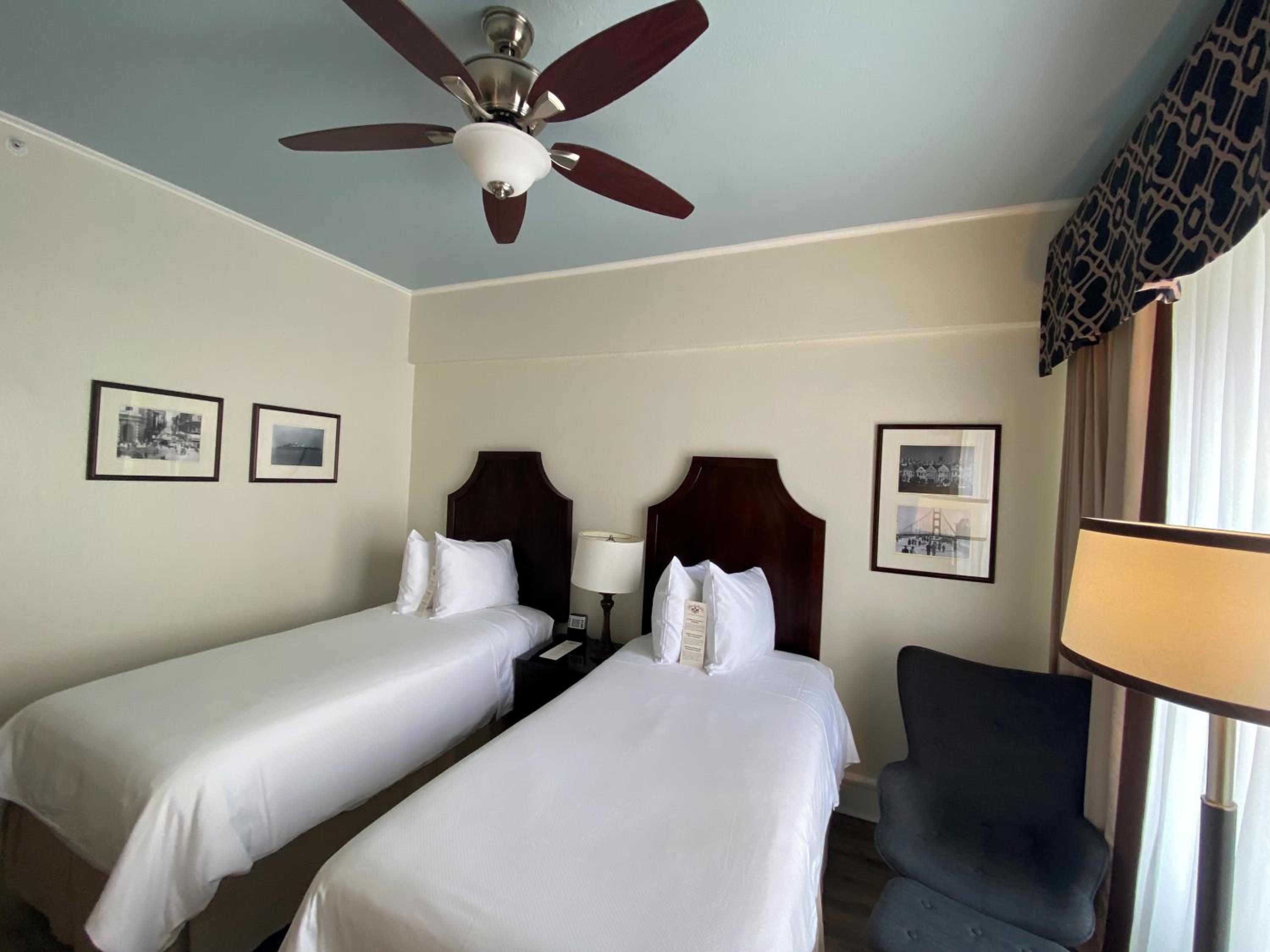 Deluxe Two Twin Beds - Hearing Impaired