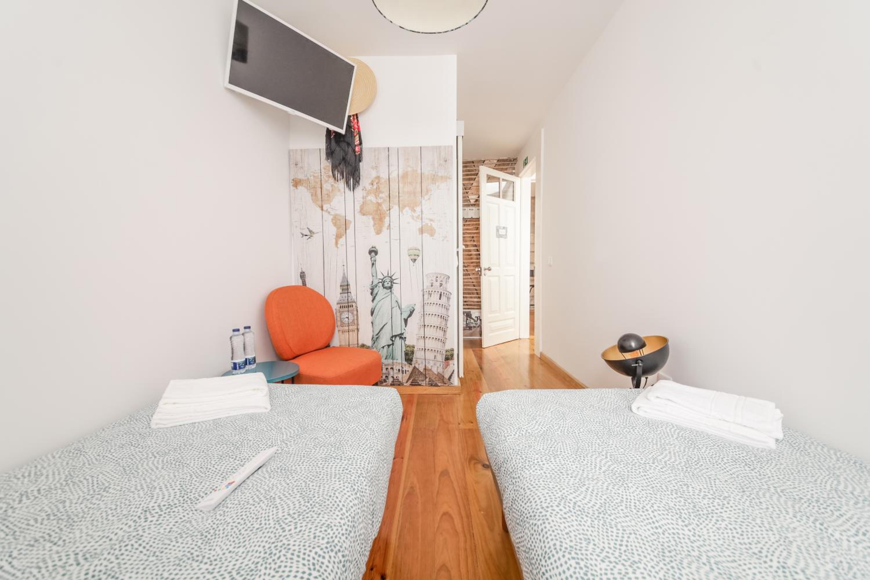 Twin Room with View - Photo 8