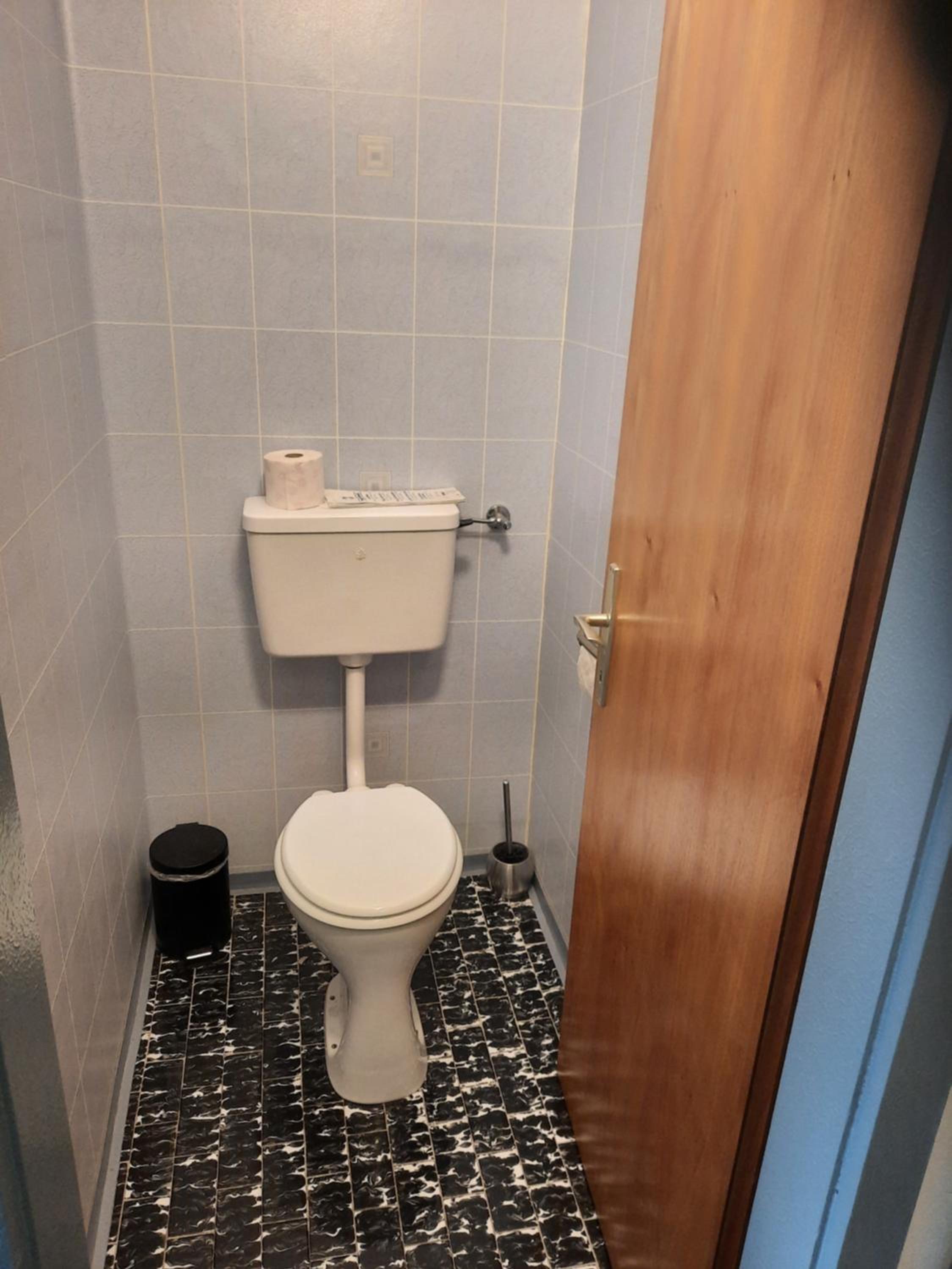 Family Room with Bathroom photo 2
