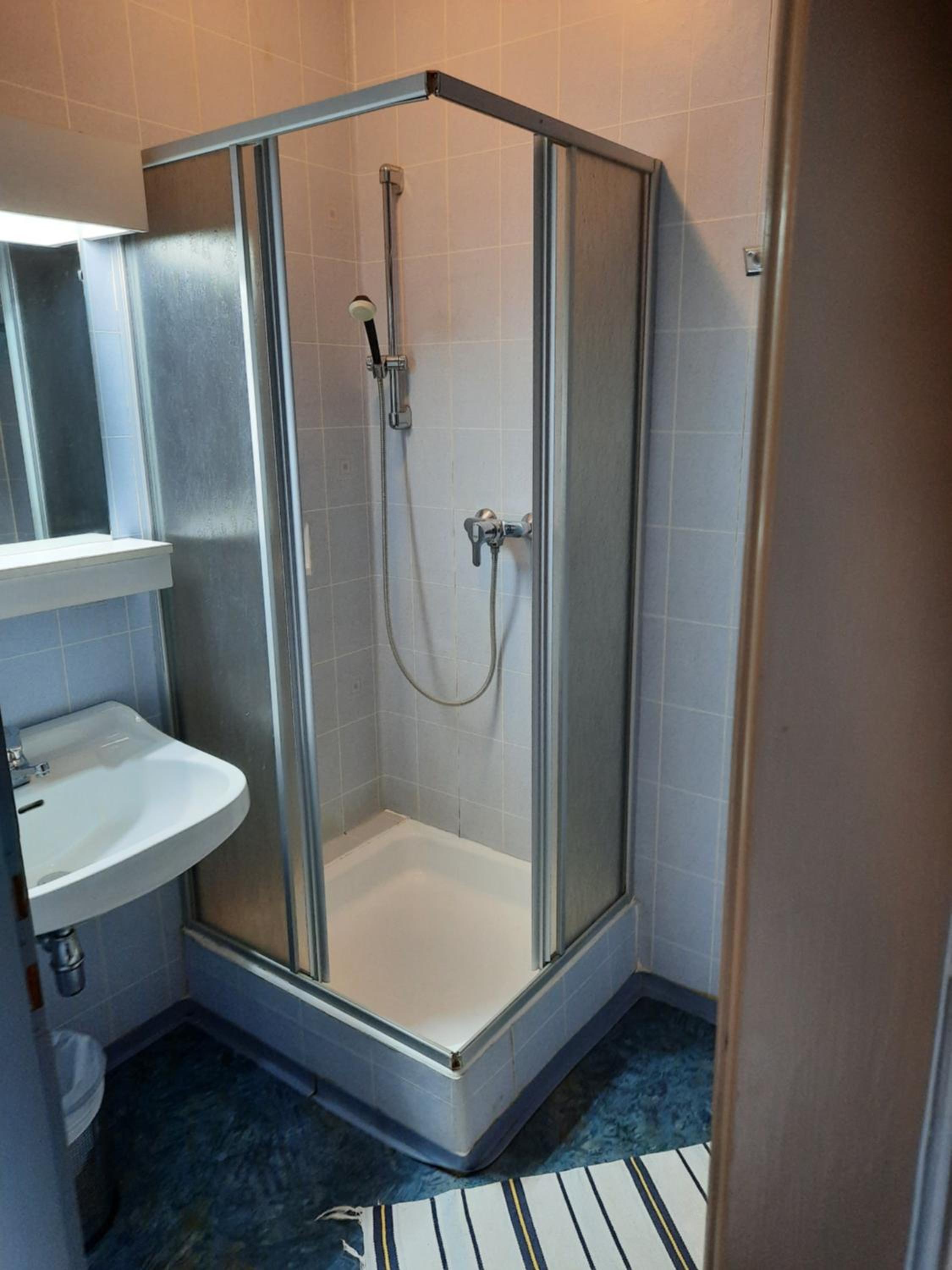 Family Room with Bathroom photo 3