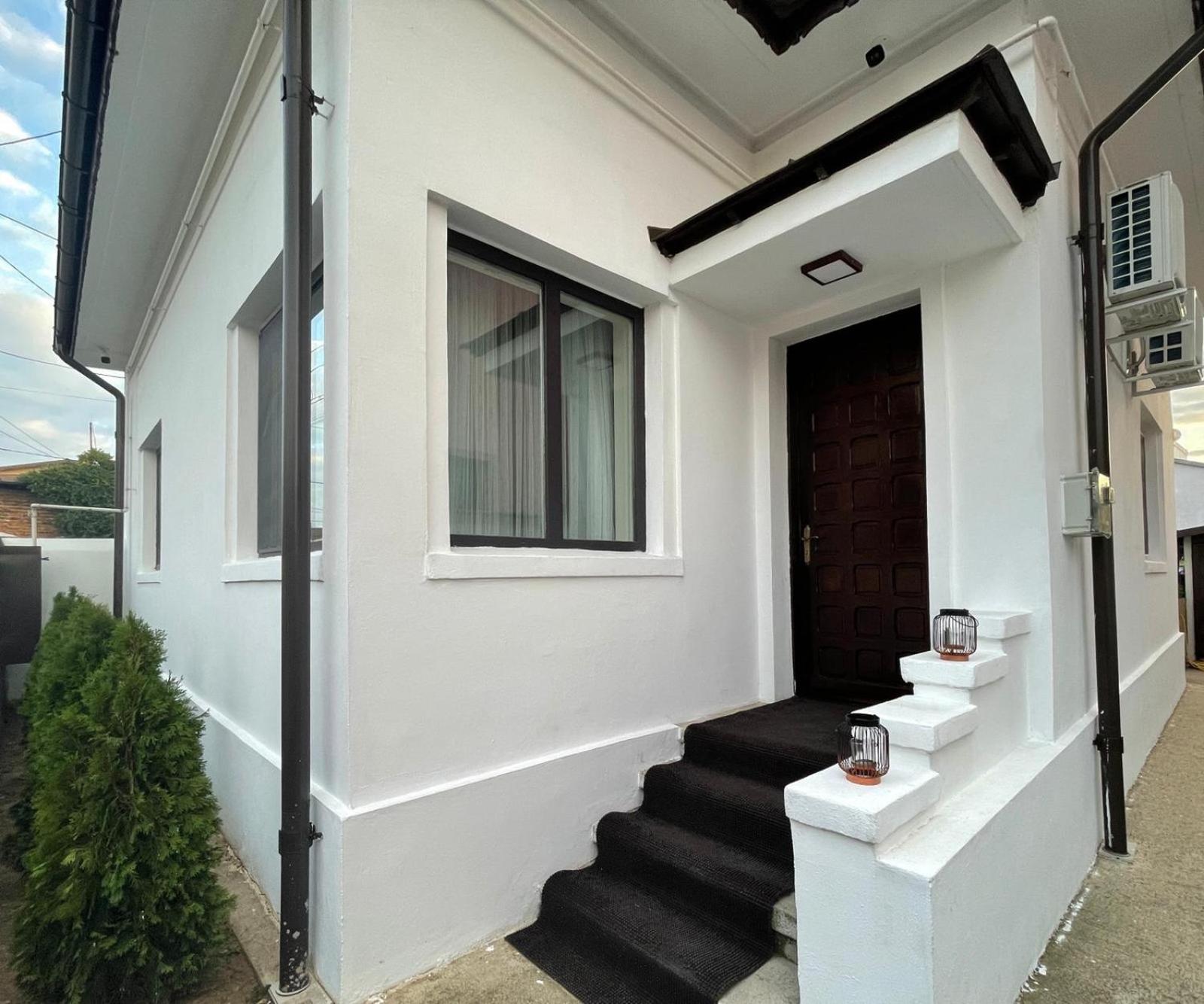 Two-Bedroom Apartment - Photo 2