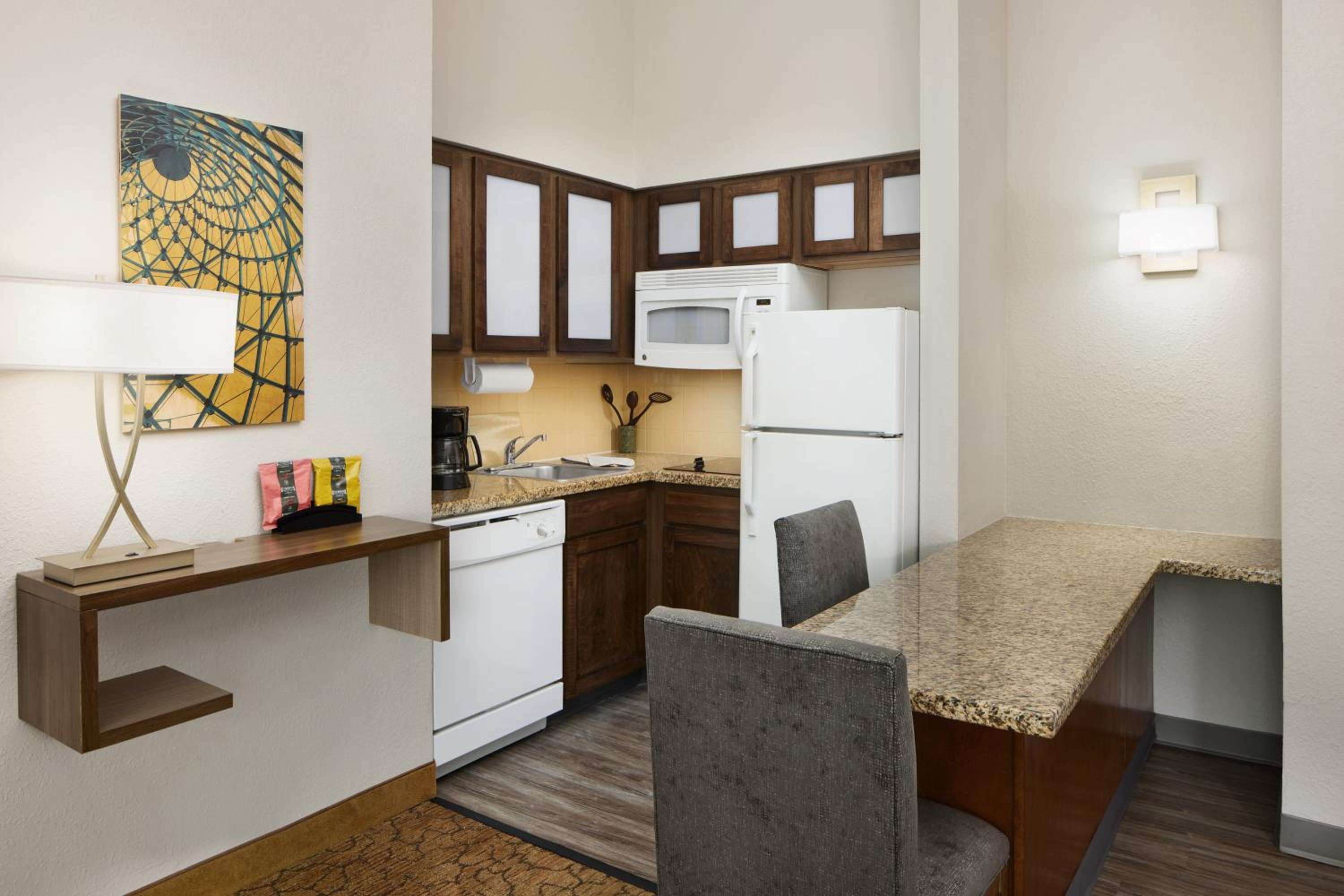 Studio Queen Suite - Photo 2