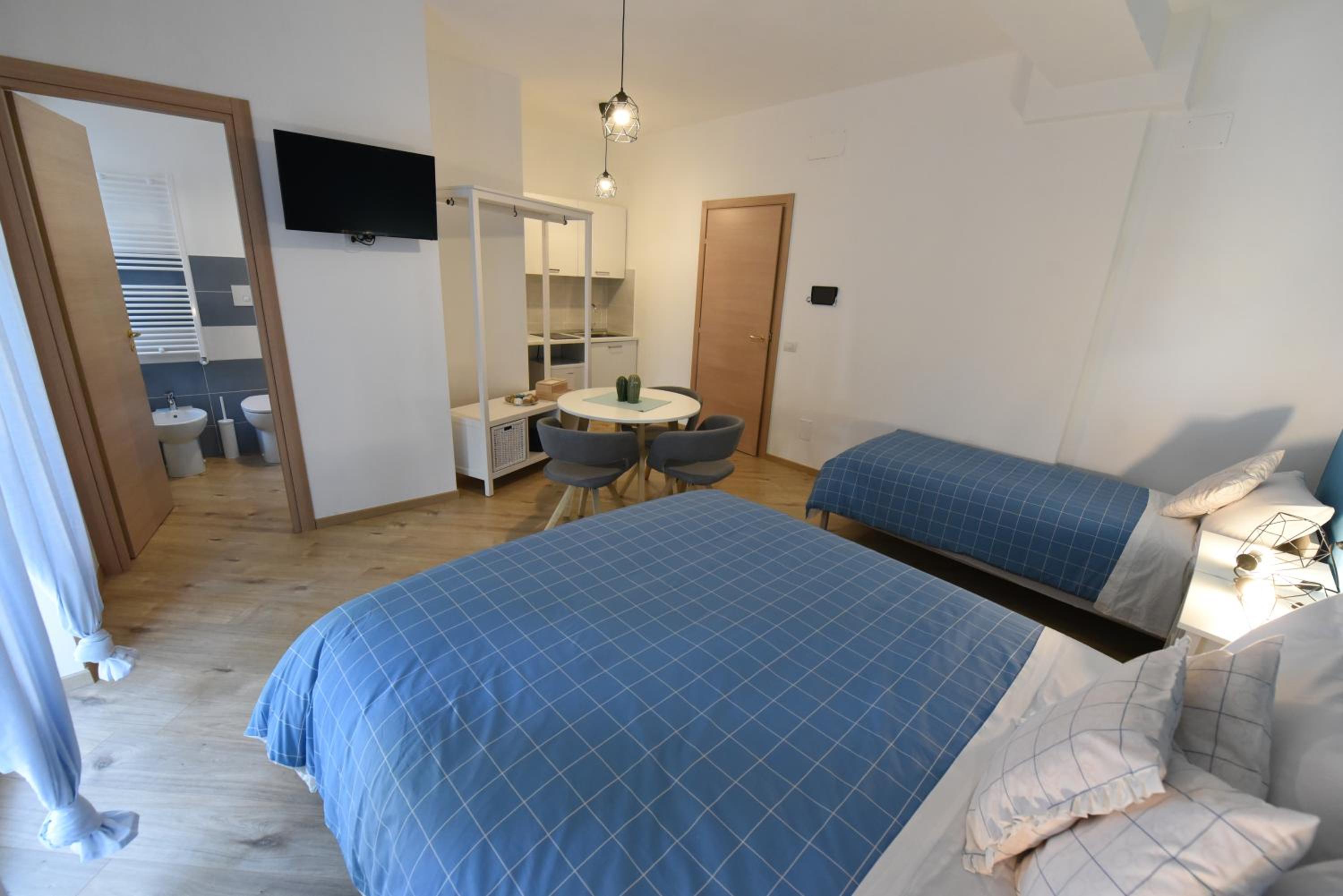 Triple Room with Private Bathroom - Photo 3