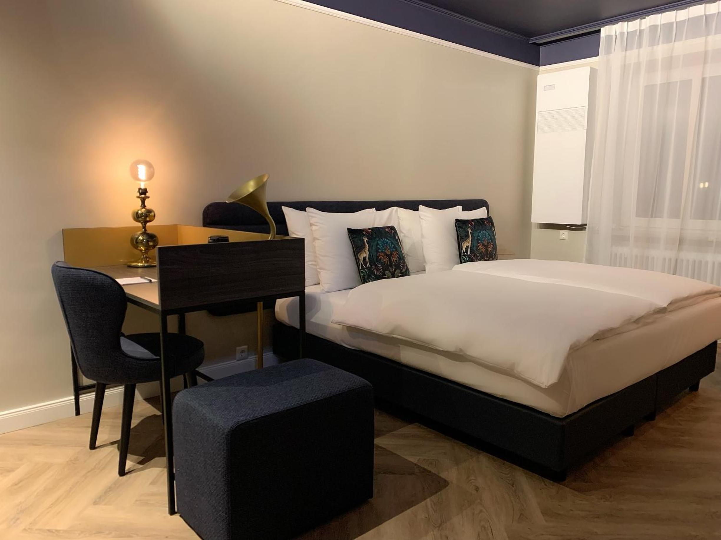 Standard Double Room - Photo 8
