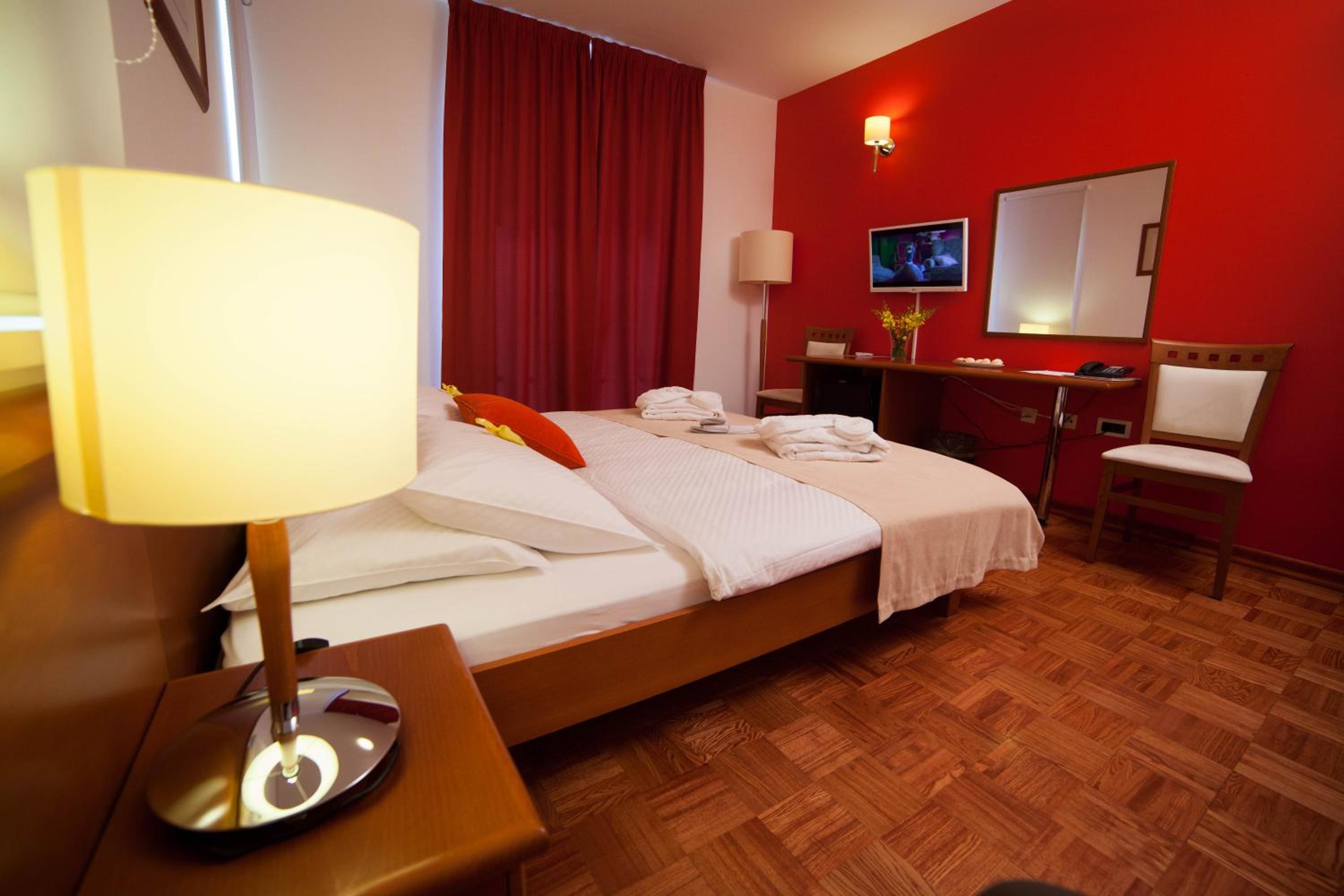 Double Room - Photo 2