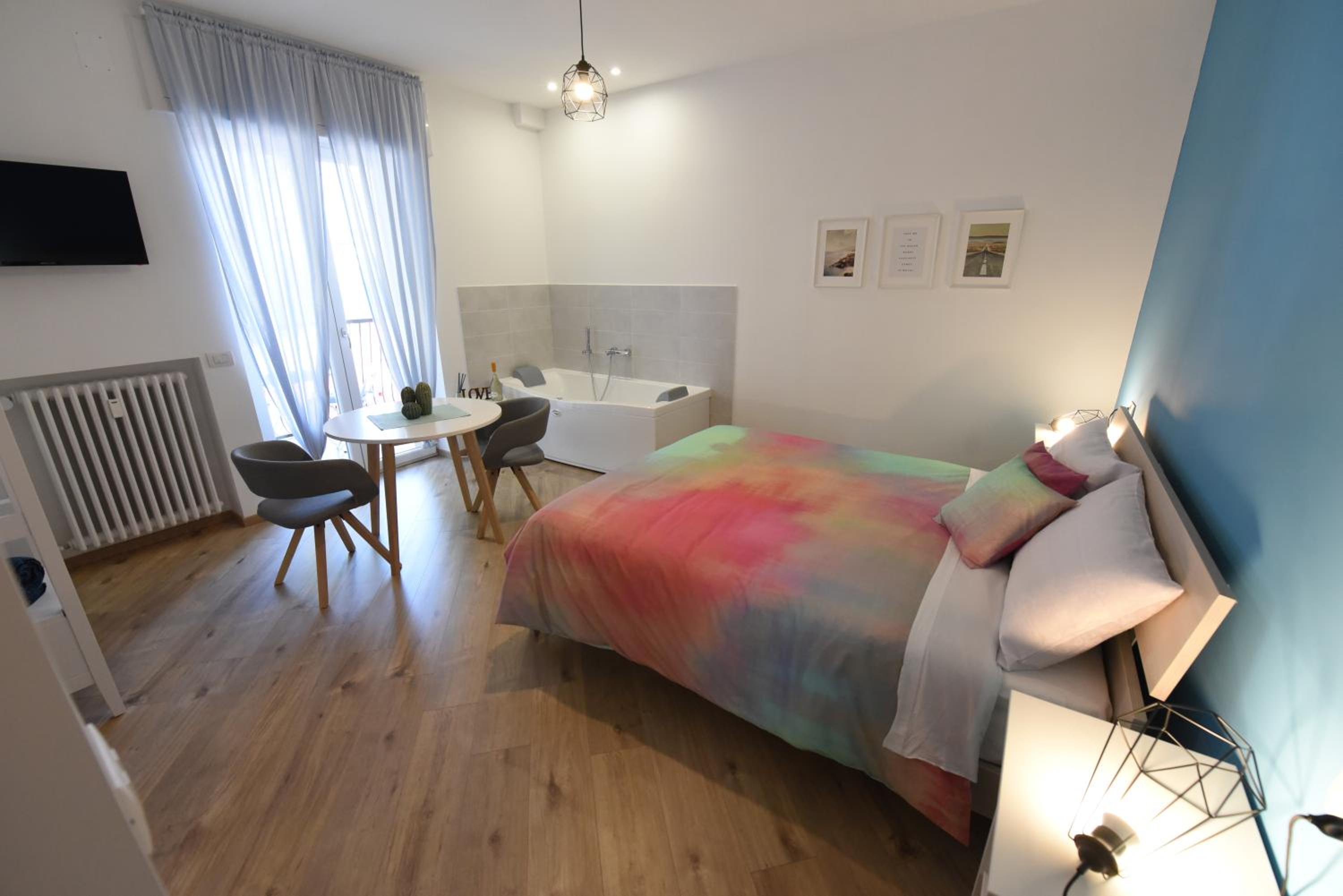 Double Room with Spa Bath - Photo 4